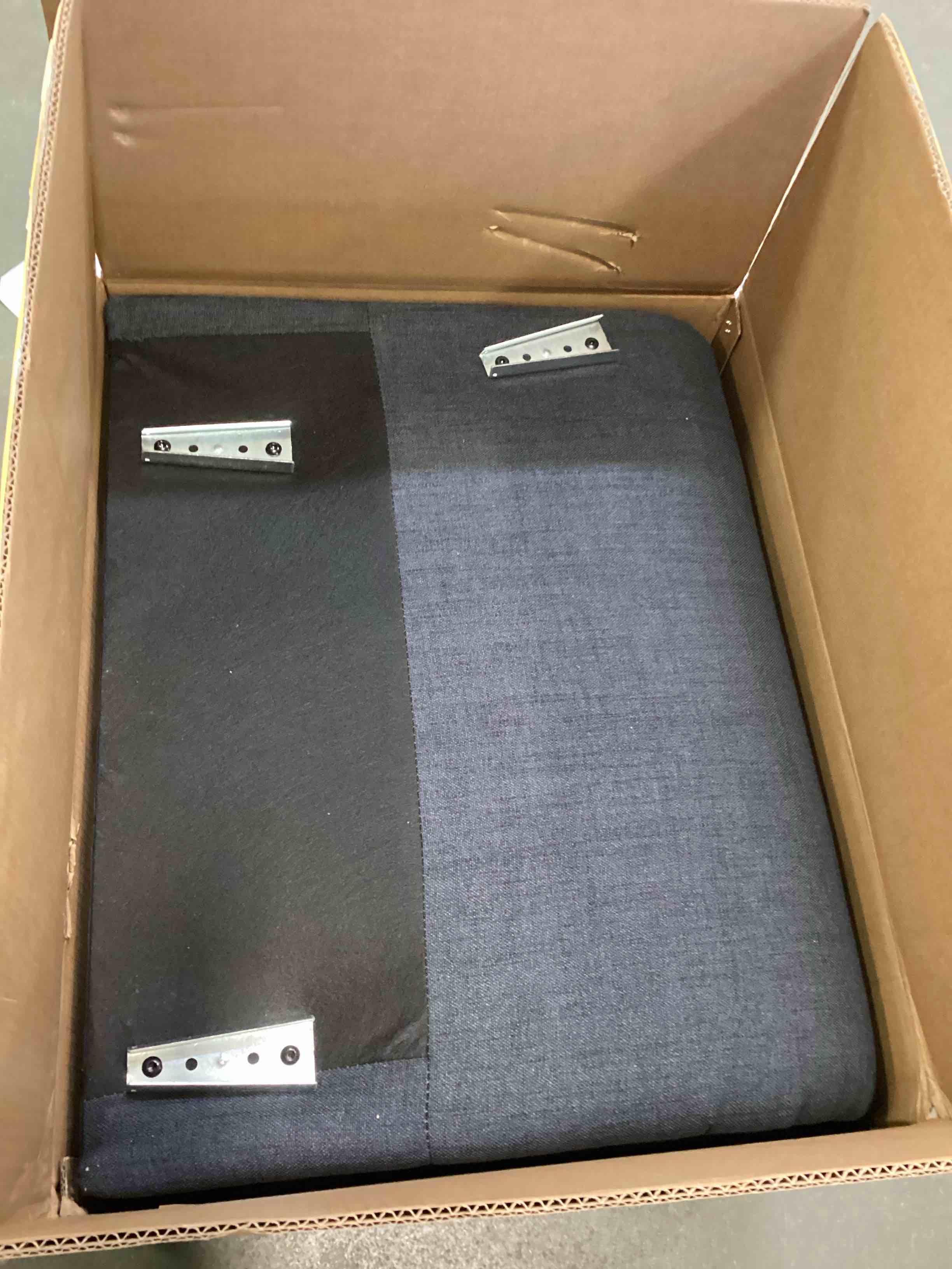 https://s3.amazonaws.com/lotting-images-prod/bidfta/BRN2177358_1737397603042.jpeg