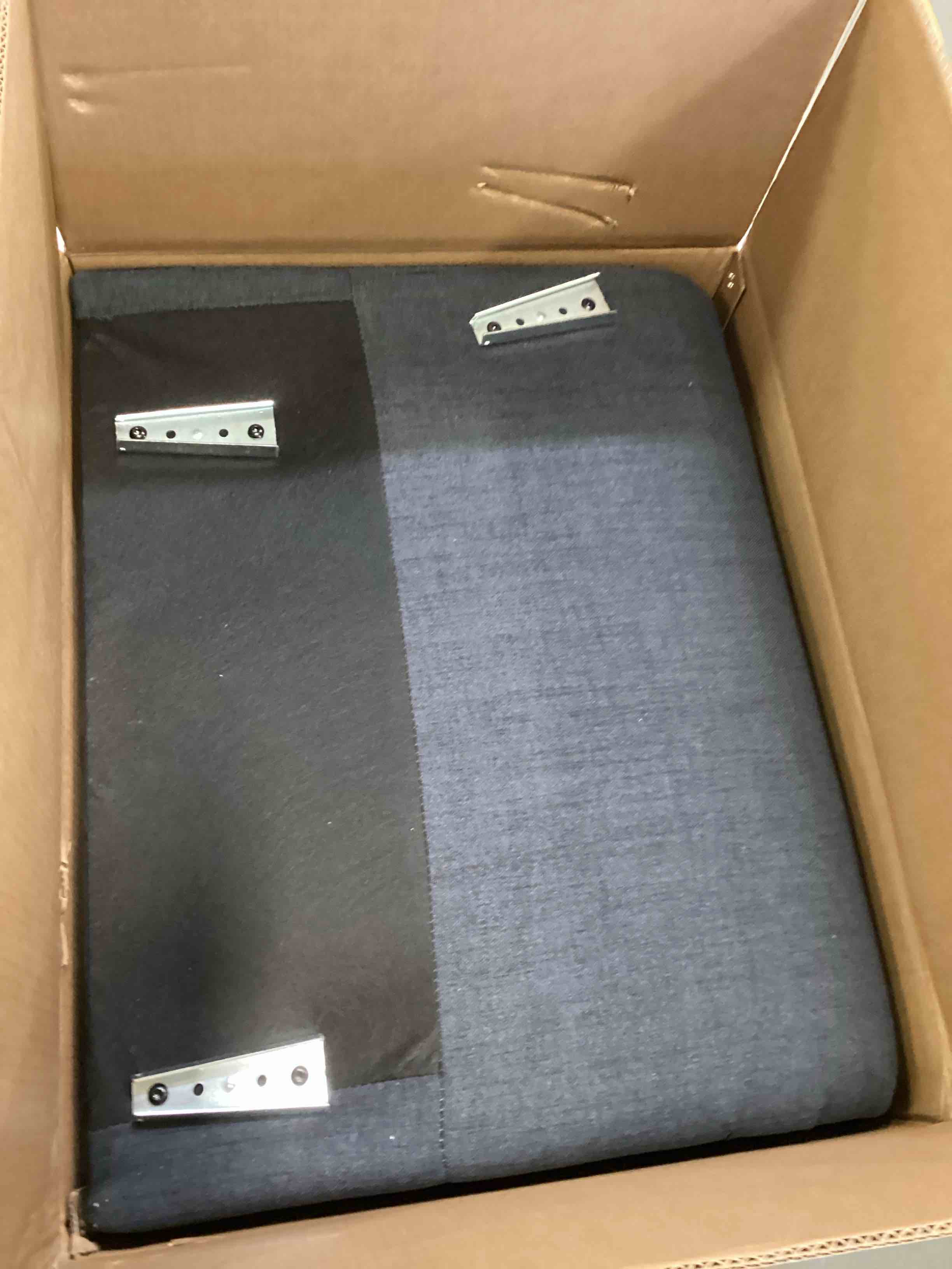 https://s3.amazonaws.com/lotting-images-prod/bidfta/BRN2177358_1737397604201.jpeg