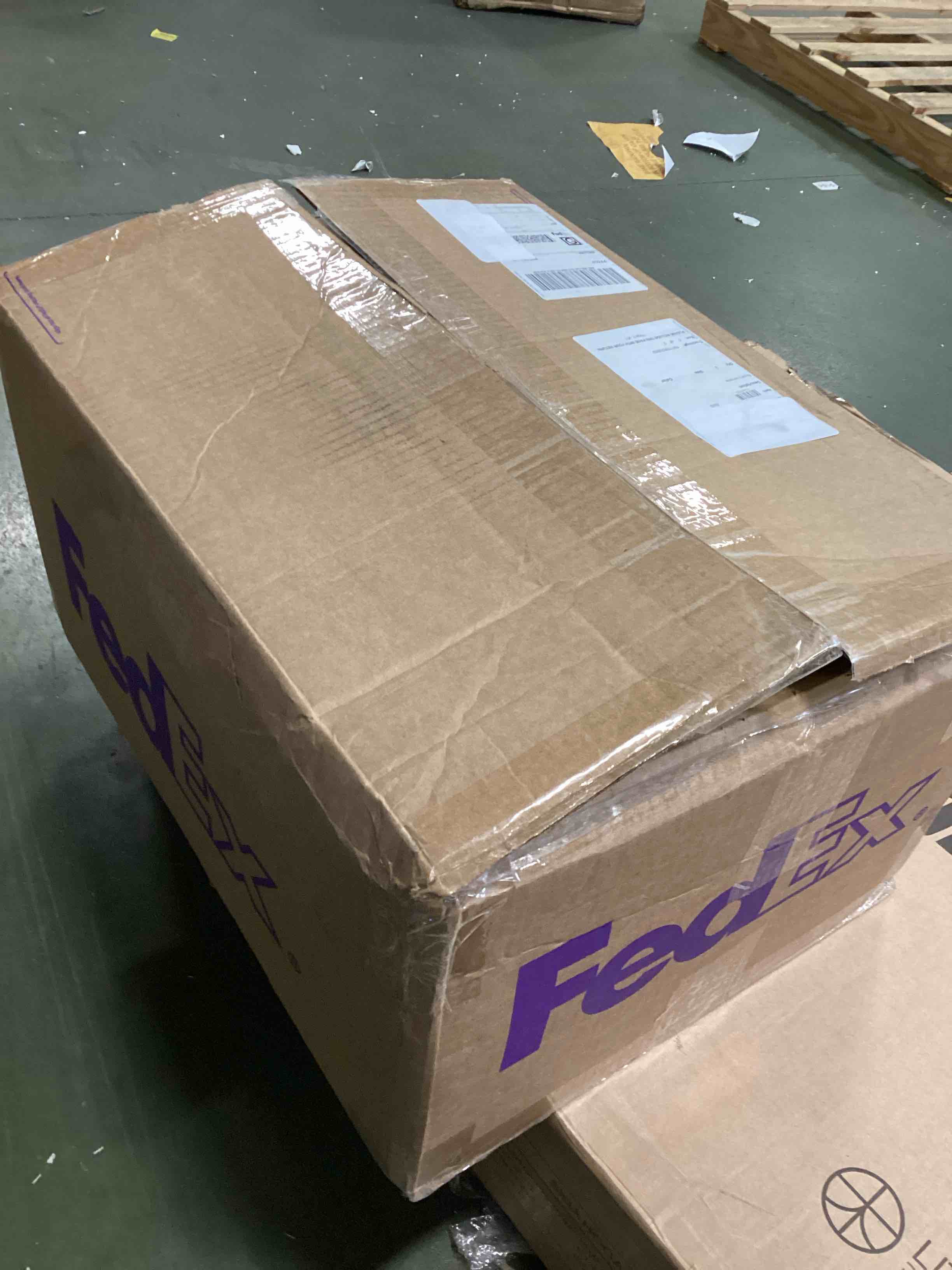 https://s3.amazonaws.com/lotting-images-prod/bidfta/BRN2178852_1740593552682.jpeg