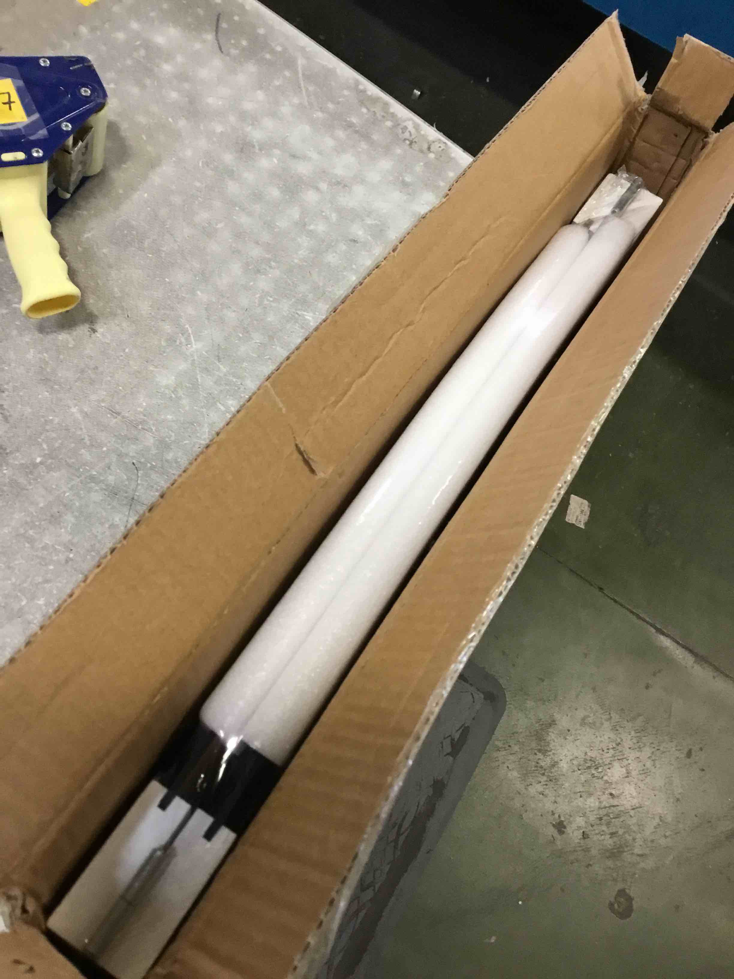 https://s3.amazonaws.com/lotting-images-prod/bidfta/BRN2181046_1738009523699.jpeg