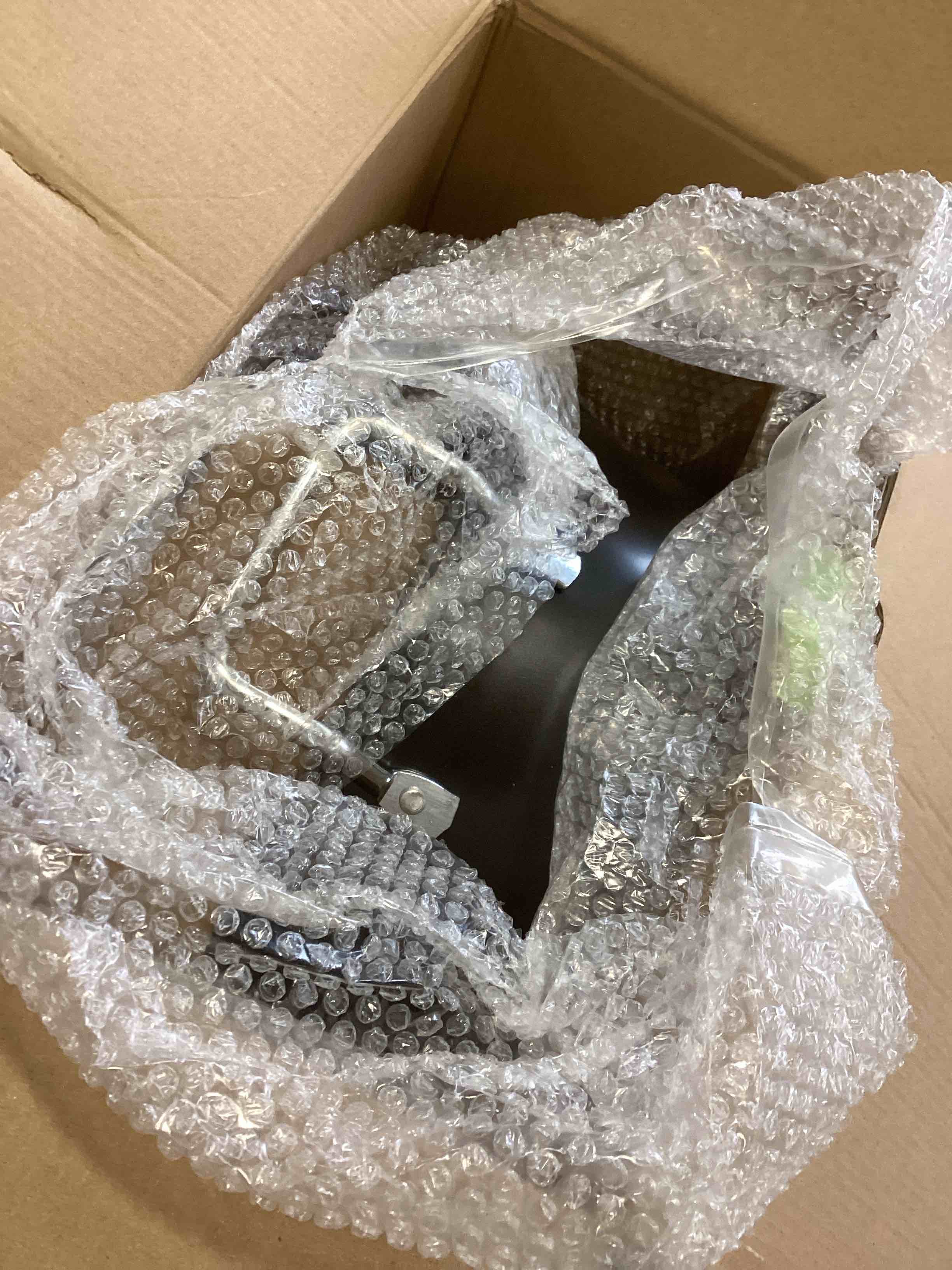 https://s3.amazonaws.com/lotting-images-prod/bidfta/BRN2183654_1738345616611.jpeg