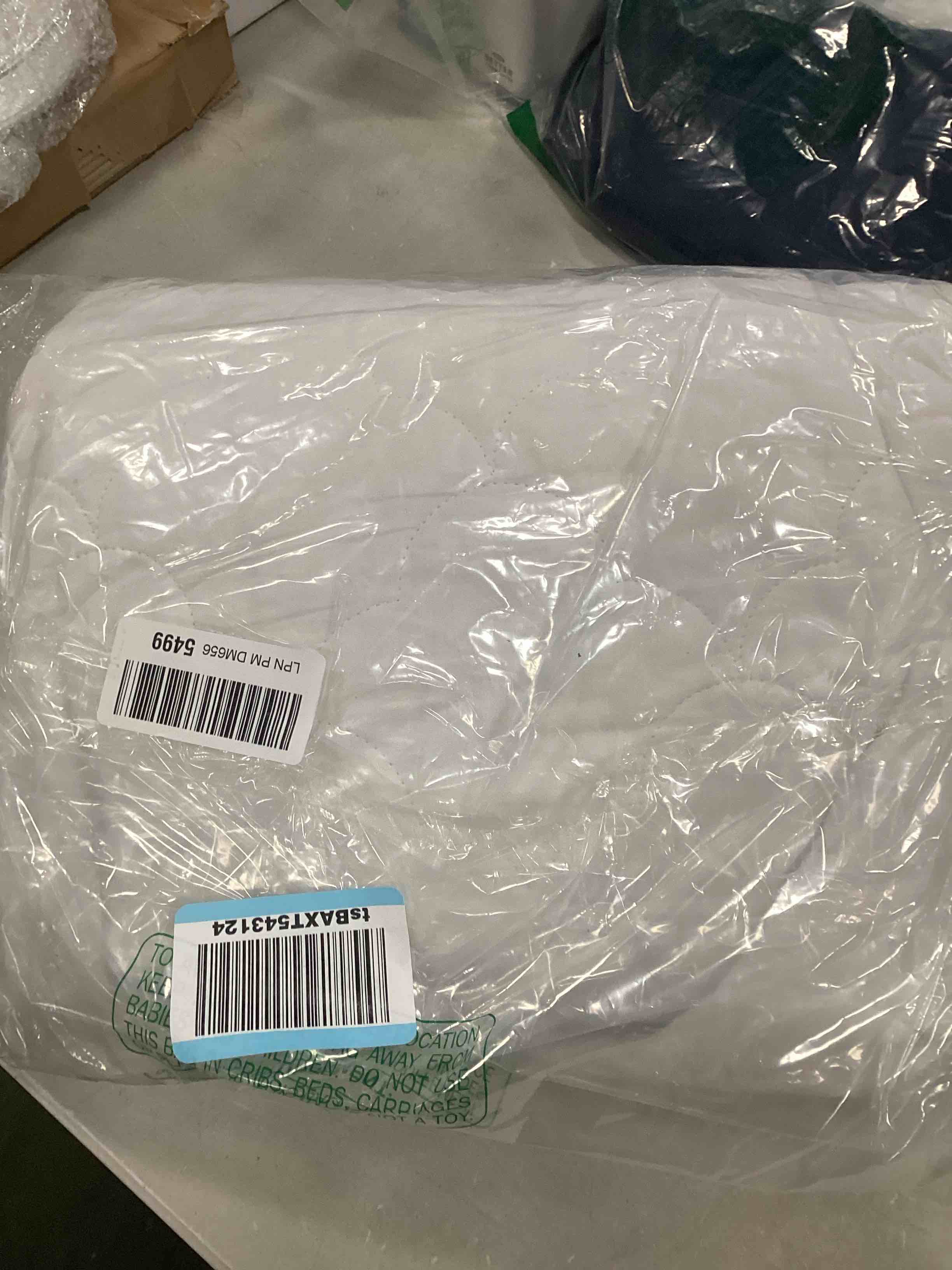 https://s3.amazonaws.com/lotting-images-prod/bidfta/BRN2184405_1738931627600.jpeg
