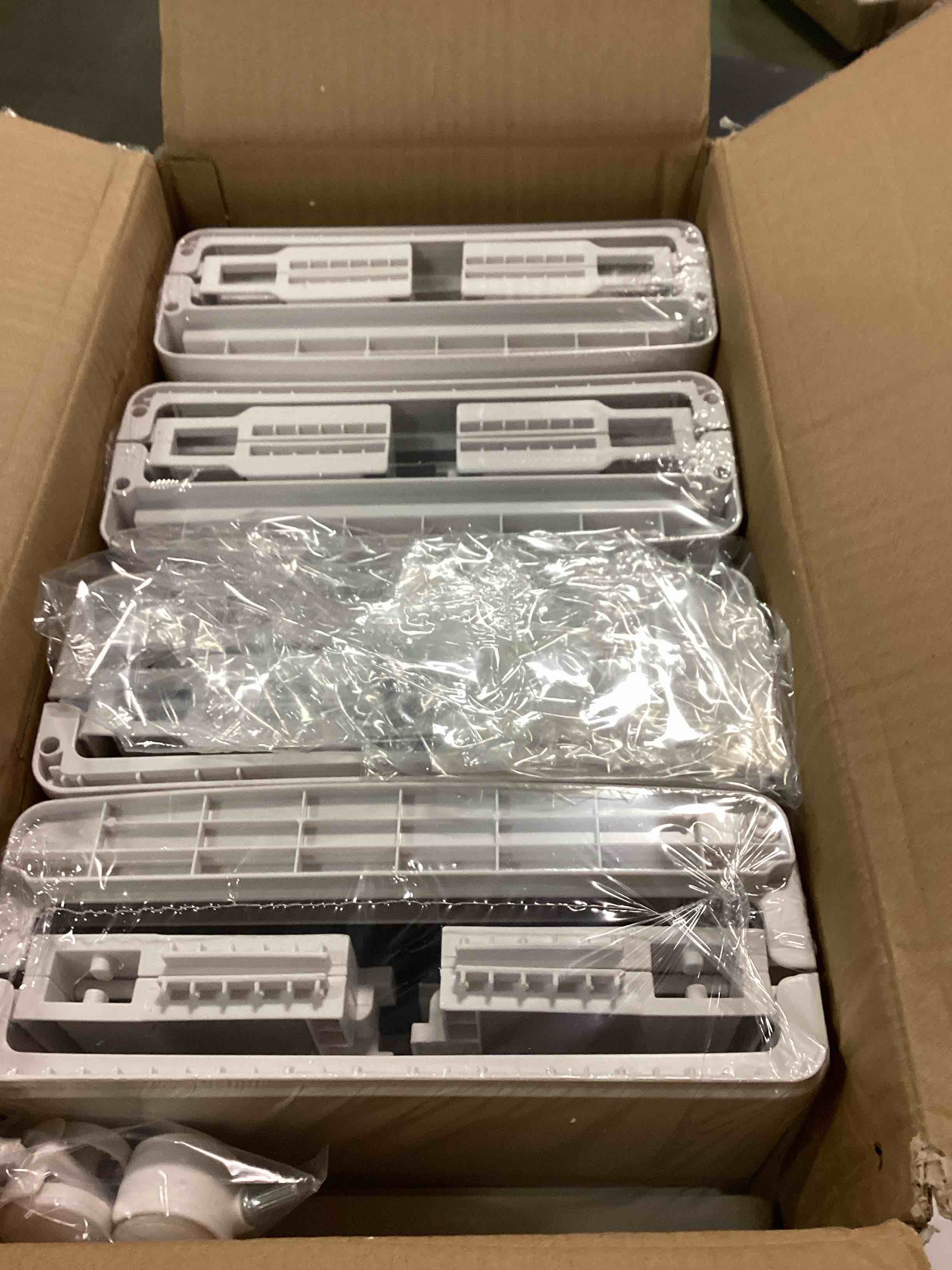 https://s3.amazonaws.com/lotting-images-prod/bidfta/BRN2185217_1736439696855.jpeg