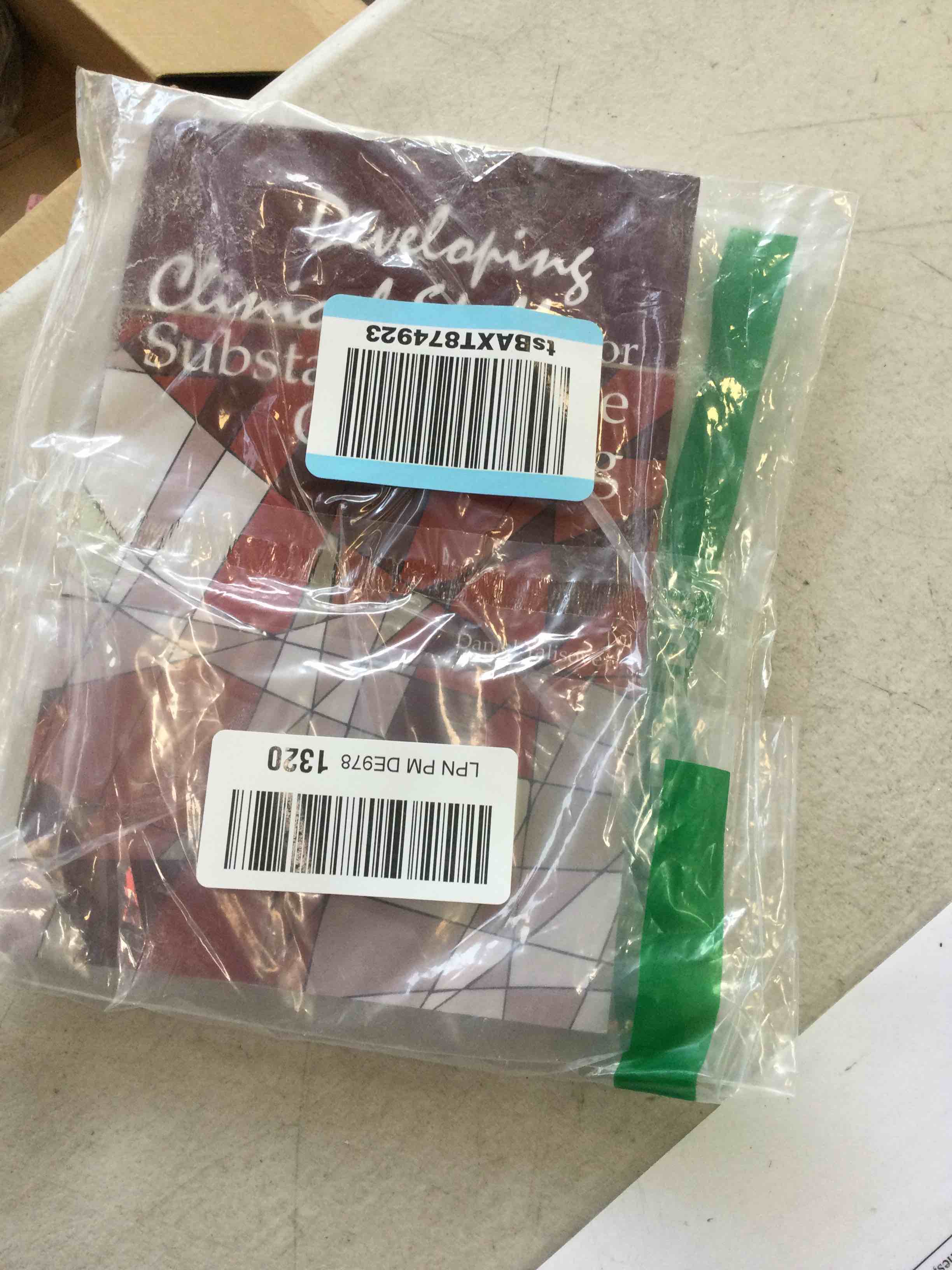 https://s3.amazonaws.com/lotting-images-prod/bidfta/BRN2189579_1739212554300.jpeg