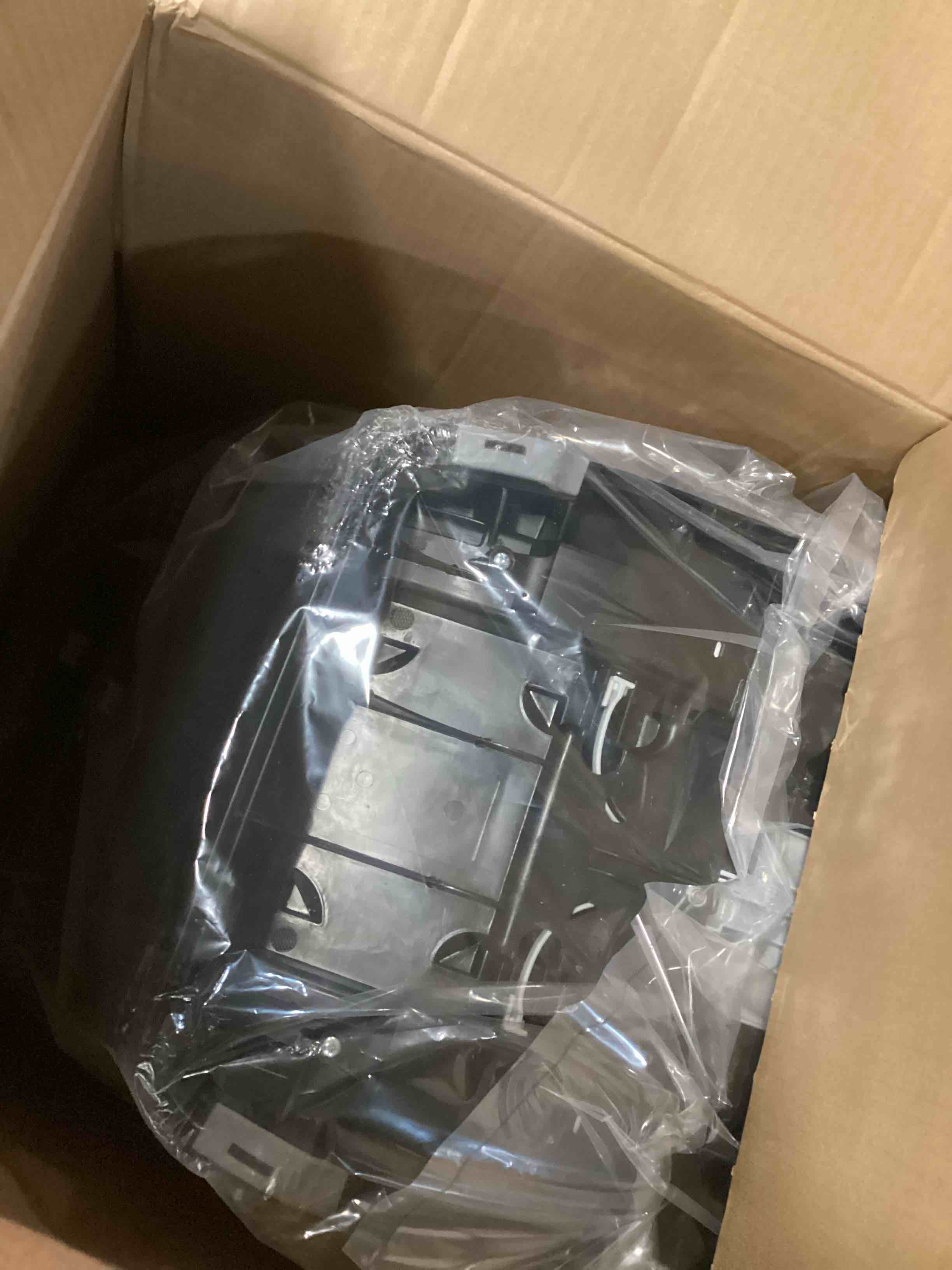 https://s3.amazonaws.com/lotting-images-prod/bidfta/BRN2192611_1738686155503.jpeg