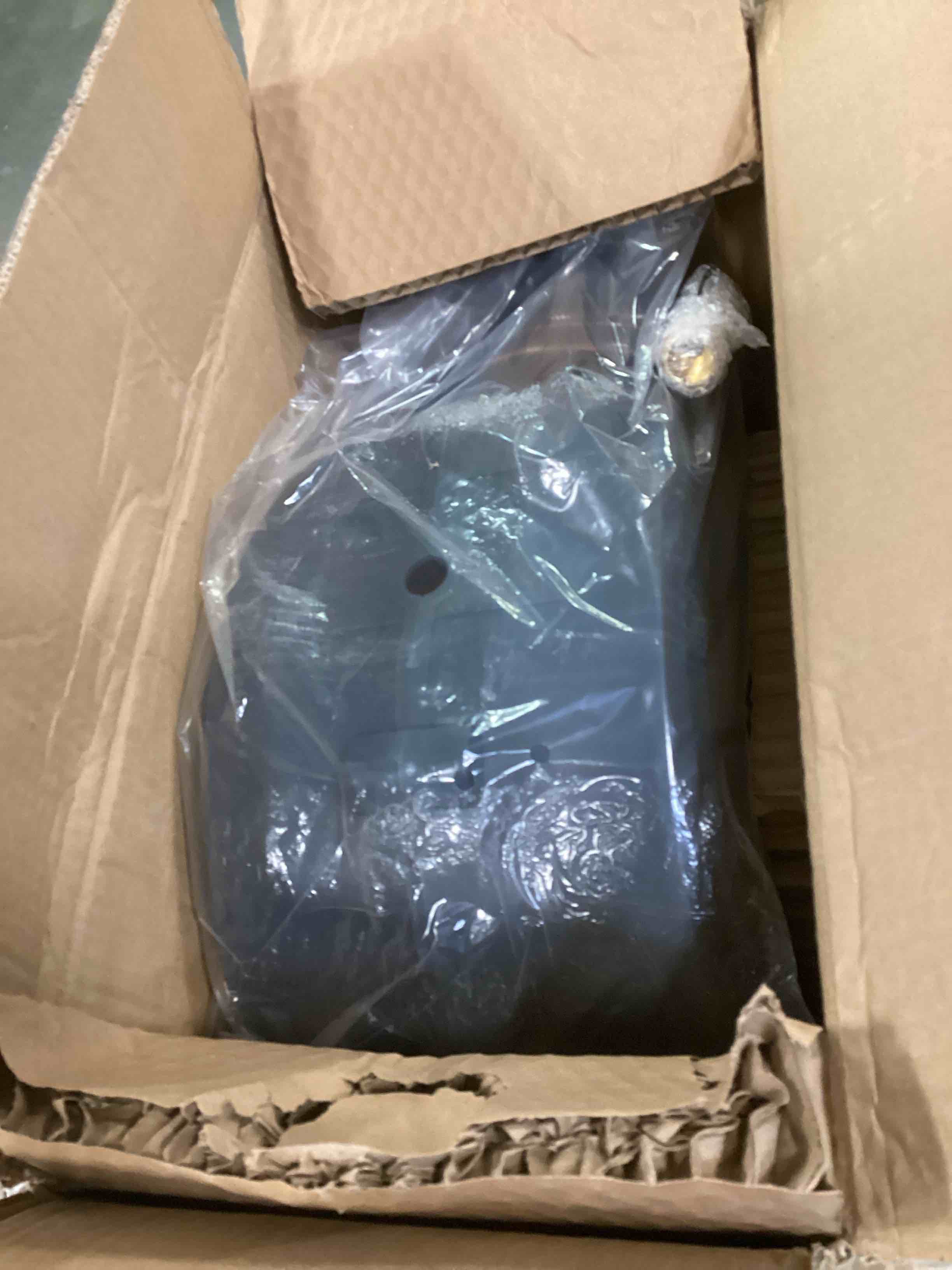 https://s3.amazonaws.com/lotting-images-prod/bidfta/BRN2194553_1736783788863.jpeg
