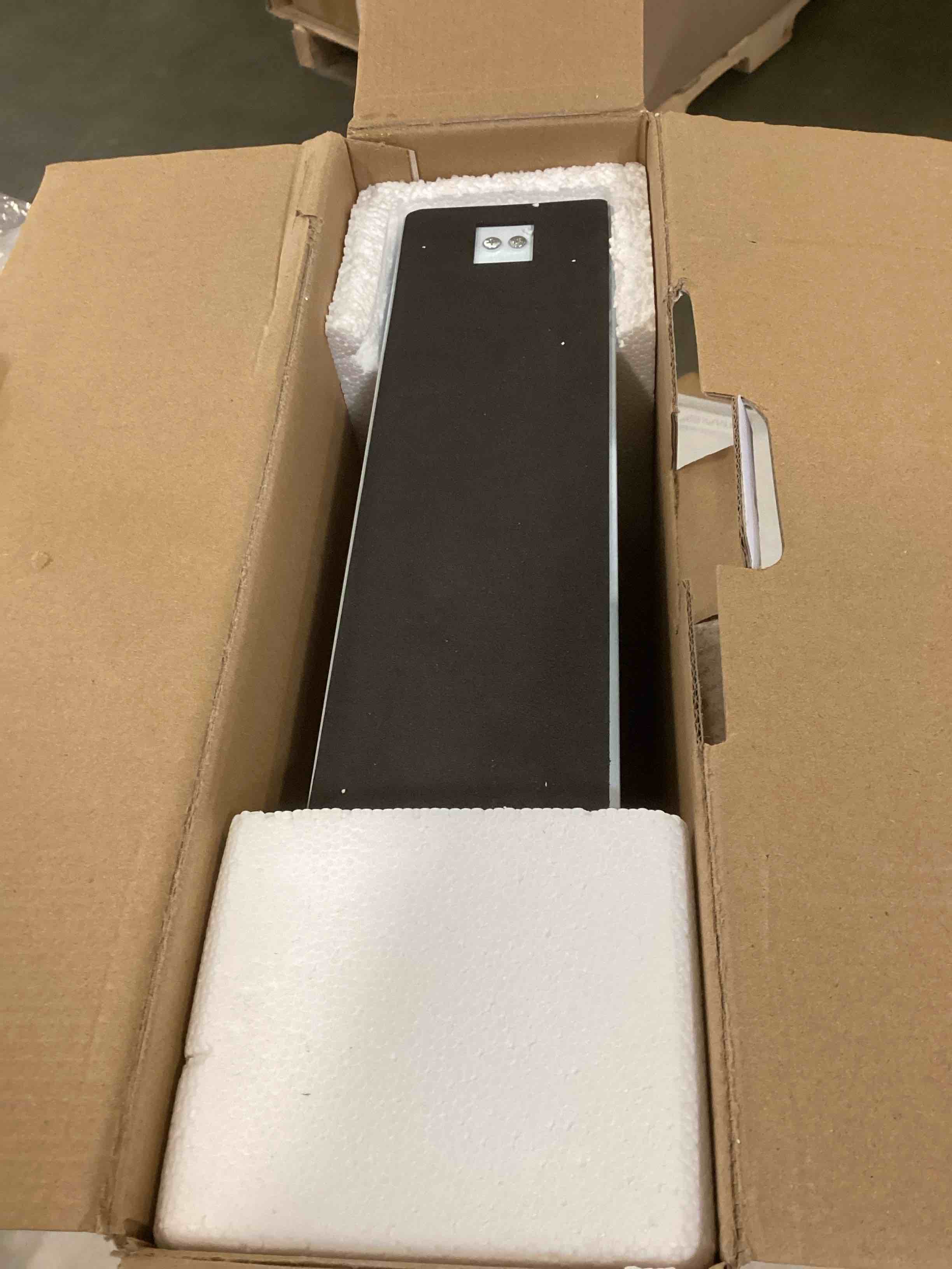 https://s3.amazonaws.com/lotting-images-prod/bidfta/BRN2194565_1736784907132.jpeg