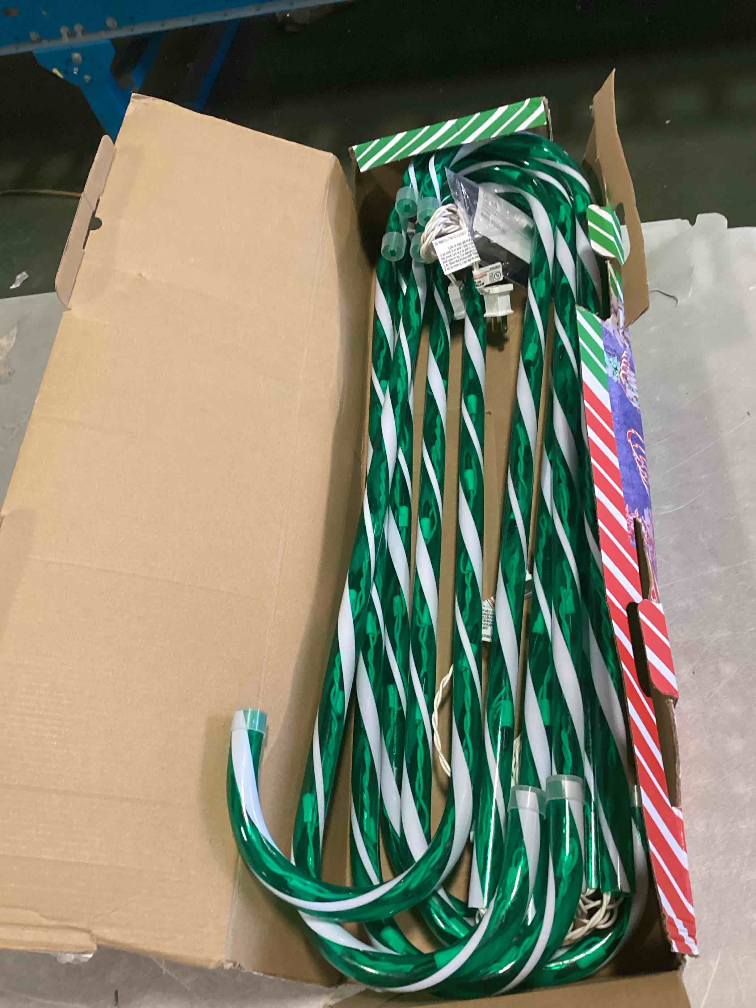 https://s3.amazonaws.com/lotting-images-prod/bidfta/BRN2195027_1737147079683.jpeg