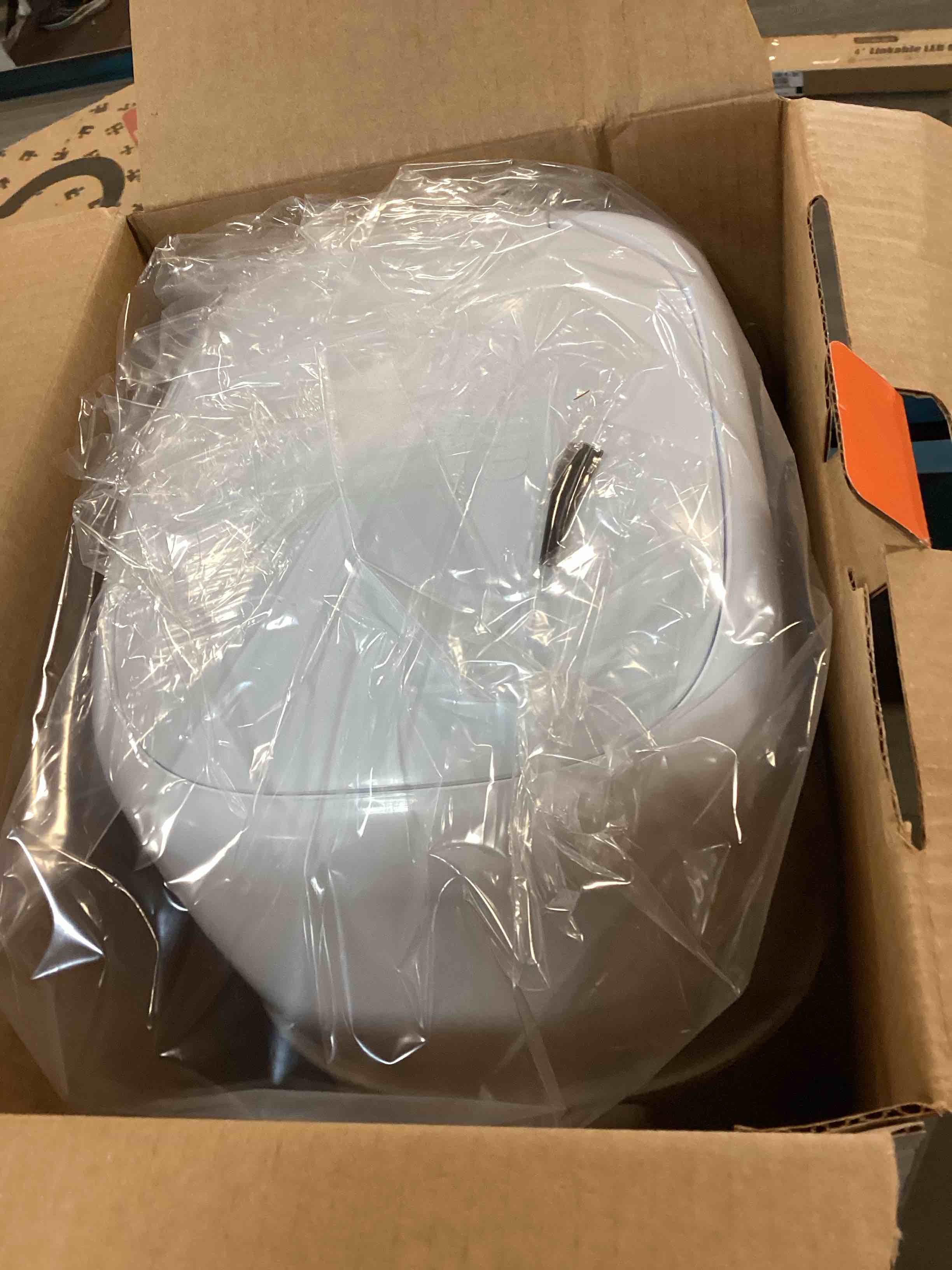 https://s3.amazonaws.com/lotting-images-prod/bidfta/BRN2196002_1738074878359.jpeg