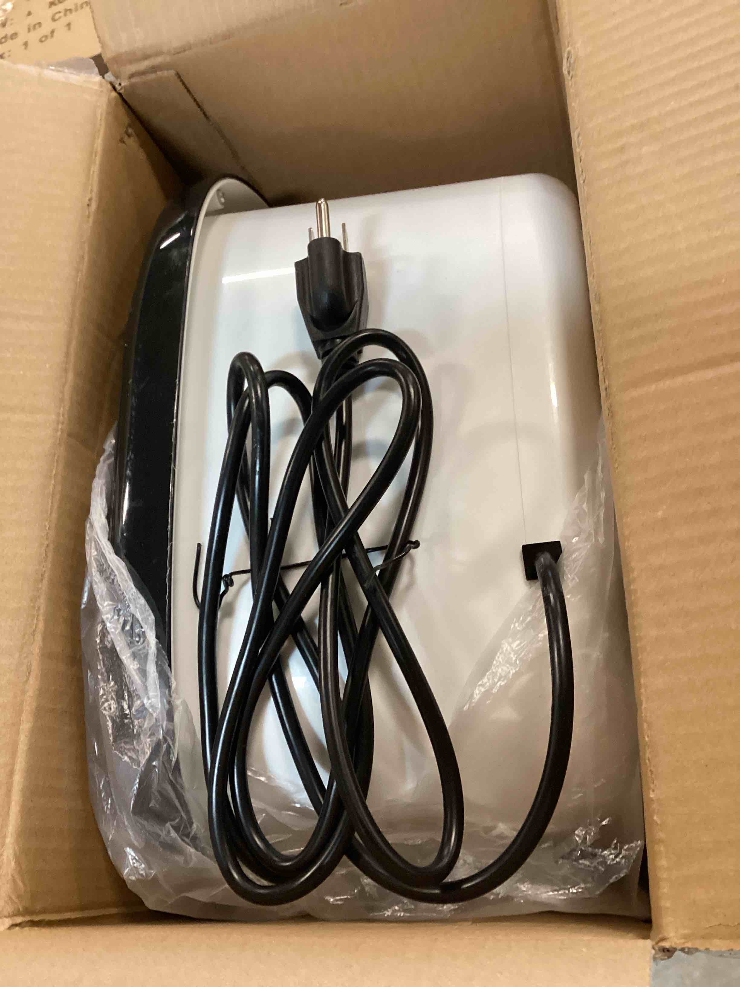 https://s3.amazonaws.com/lotting-images-prod/bidfta/BRN2196024_1738078810945.jpeg