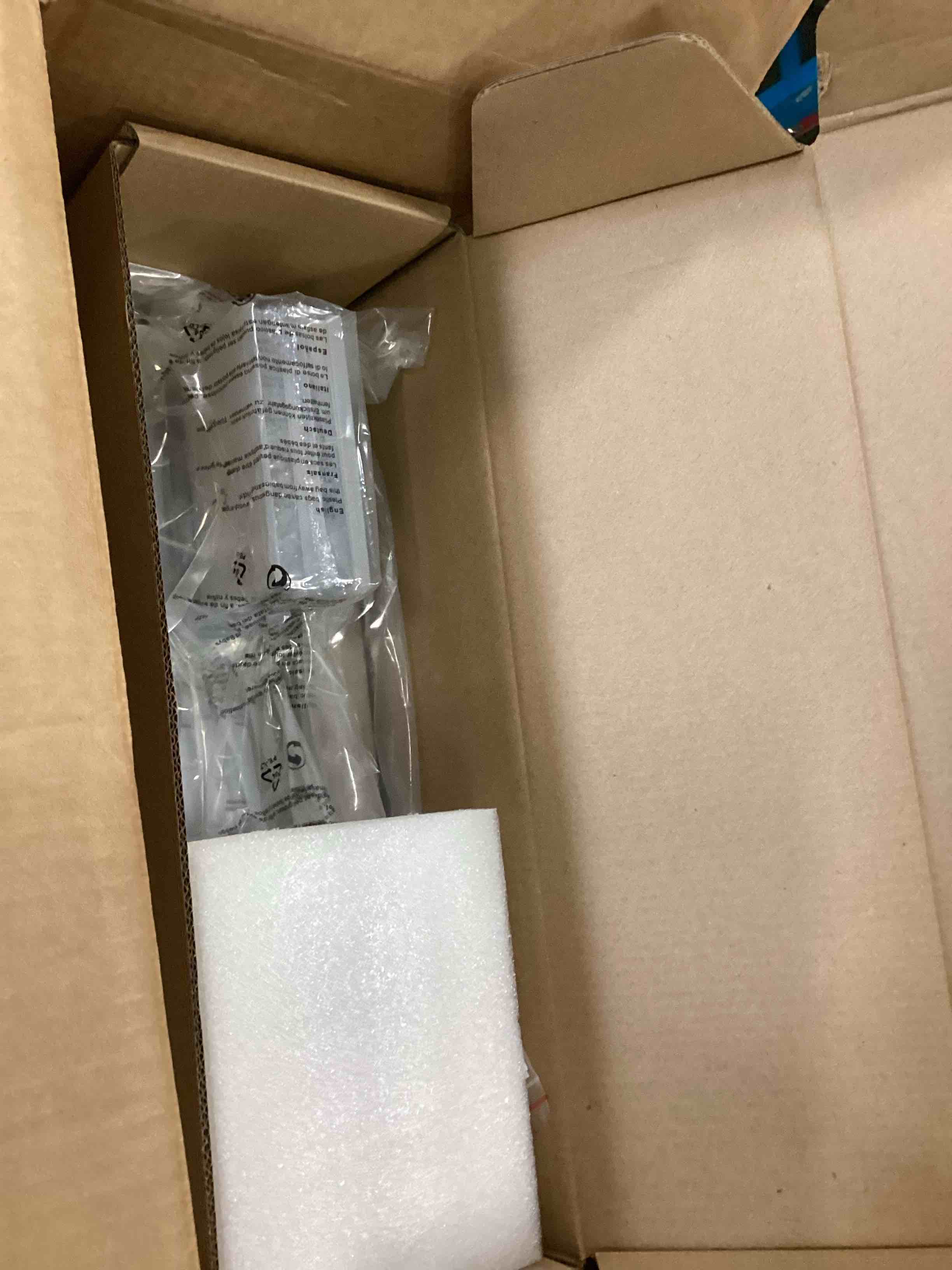 https://s3.amazonaws.com/lotting-images-prod/bidfta/BRN2196884_1740058938063.jpeg