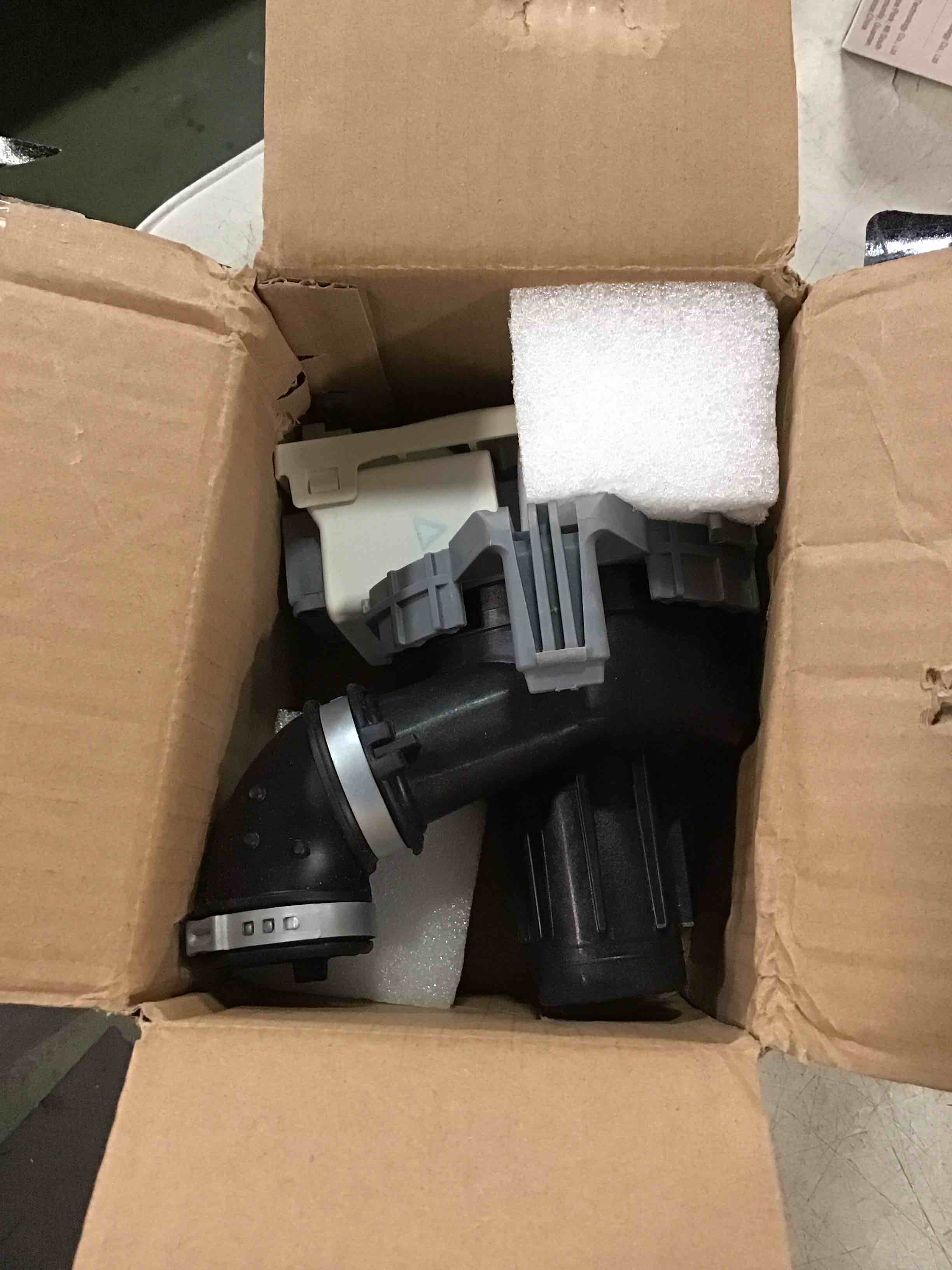 https://s3.amazonaws.com/lotting-images-prod/bidfta/BRN2207923_1742500037621.jpeg