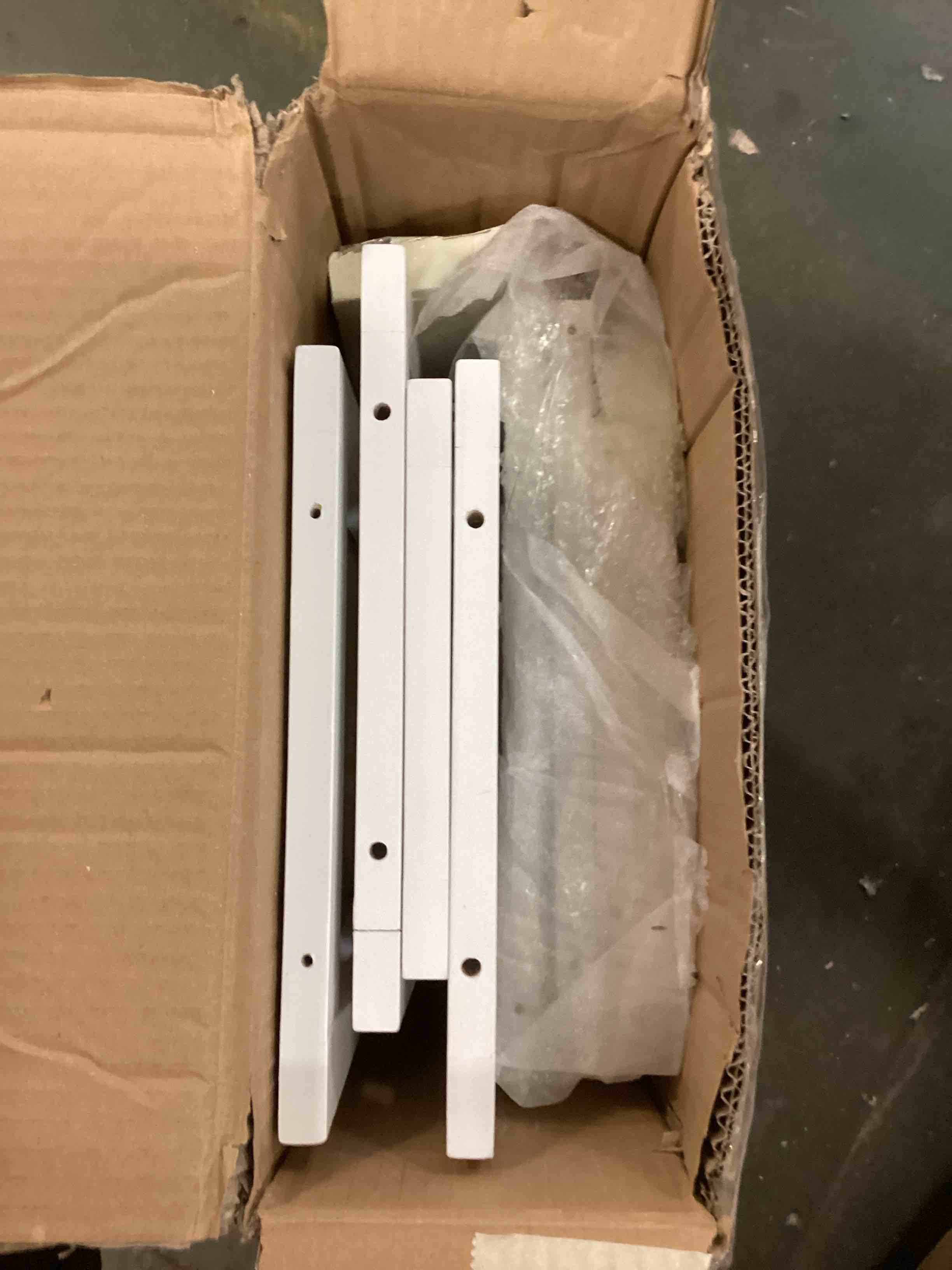 https://s3.amazonaws.com/lotting-images-prod/bidfta/BRN2212224_1741108374111.jpeg