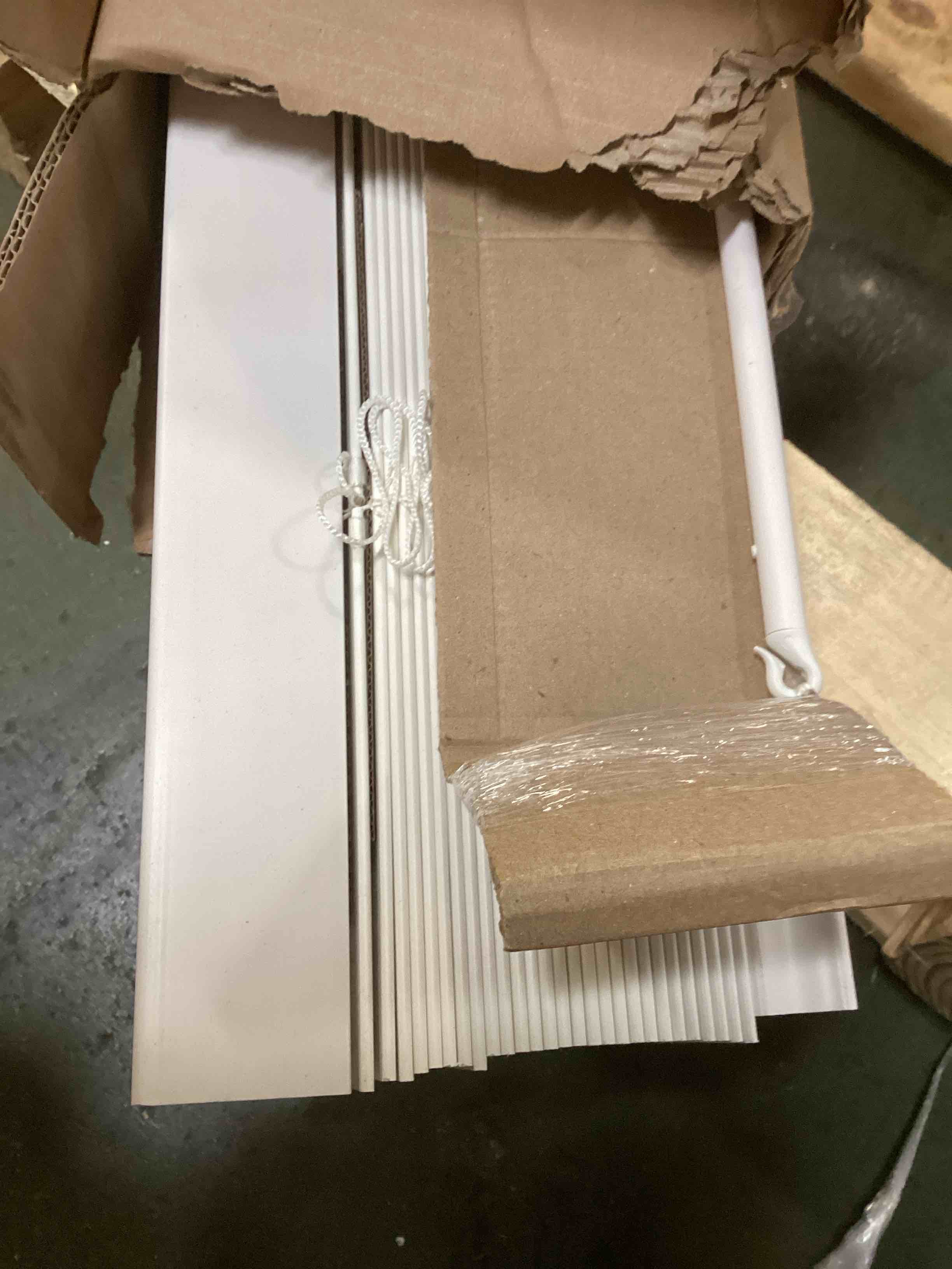 https://s3.amazonaws.com/lotting-images-prod/bidfta/BRN2213357_1741636987078.jpeg