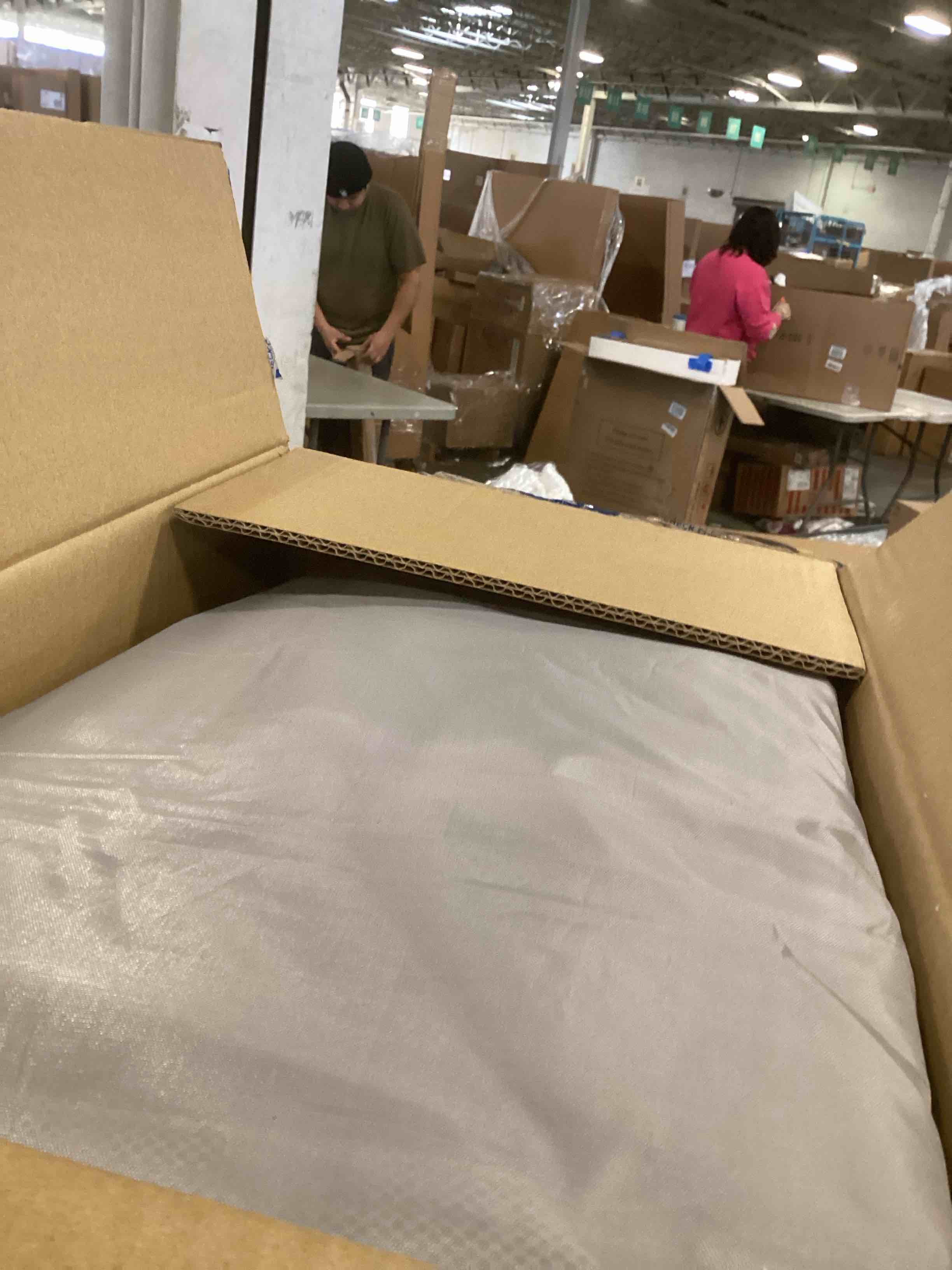 https://s3.amazonaws.com/lotting-images-prod/bidfta/BRN2215449_1741883121423.jpeg