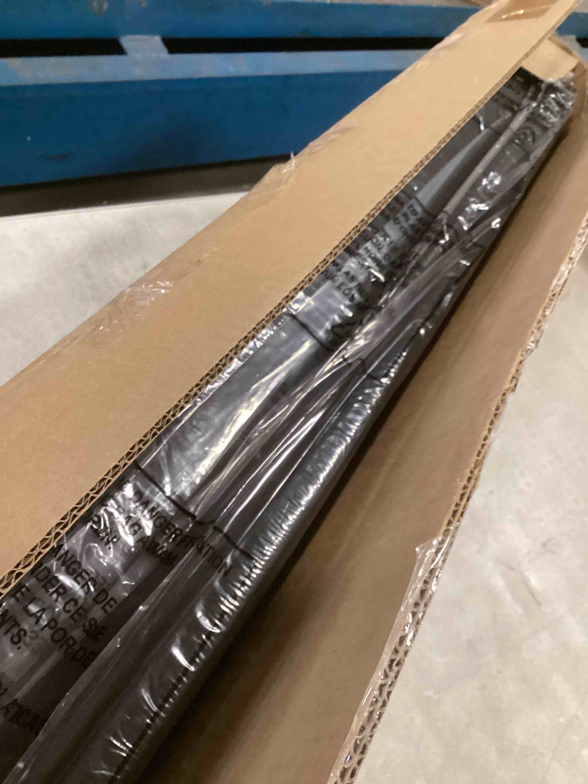 https://s3.amazonaws.com/lotting-images-prod/bidfta/BRN2215475_1741888458268.jpeg