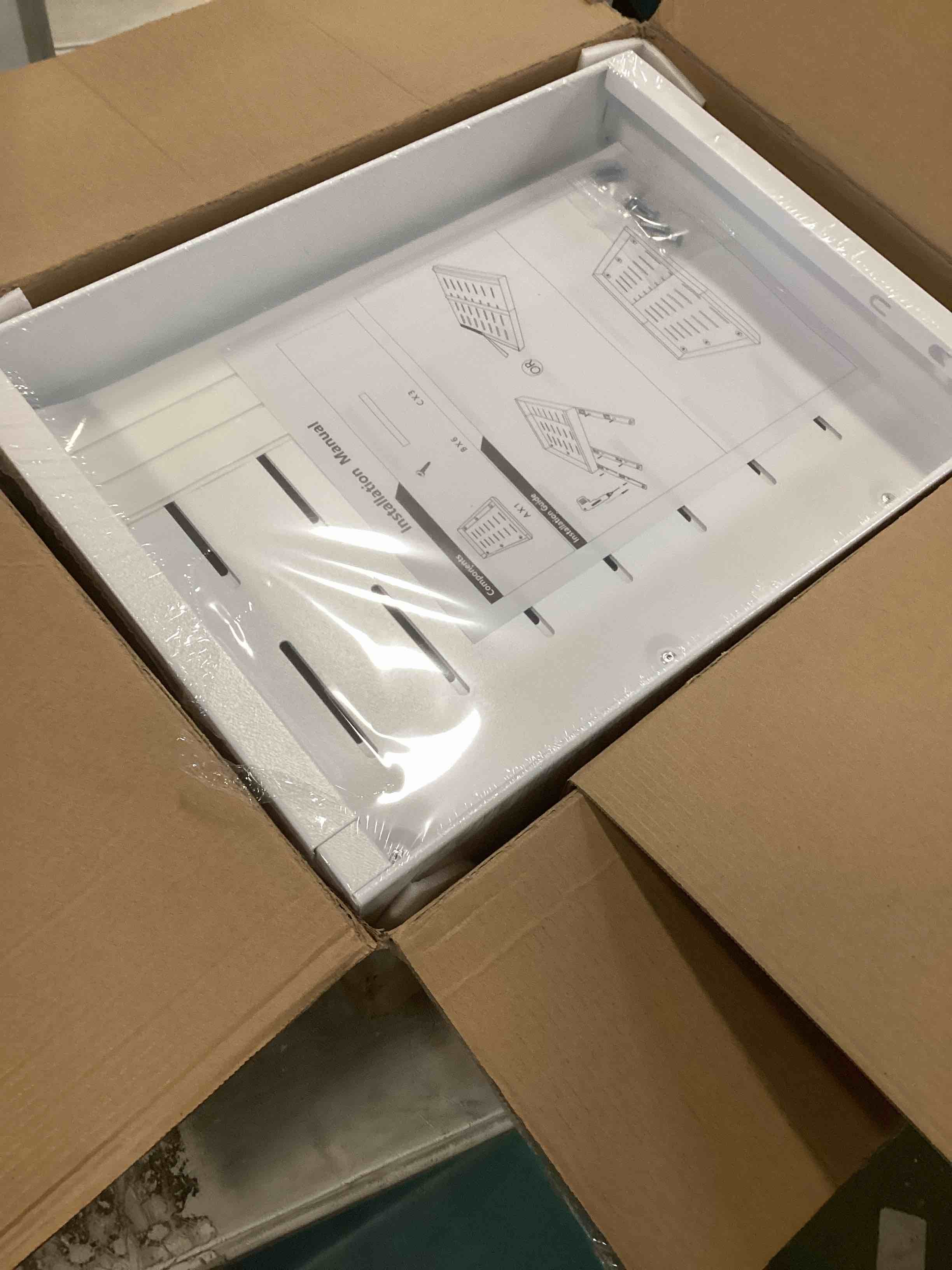 https://s3.amazonaws.com/lotting-images-prod/bidfta/BRN2220537_1742845288121.jpeg