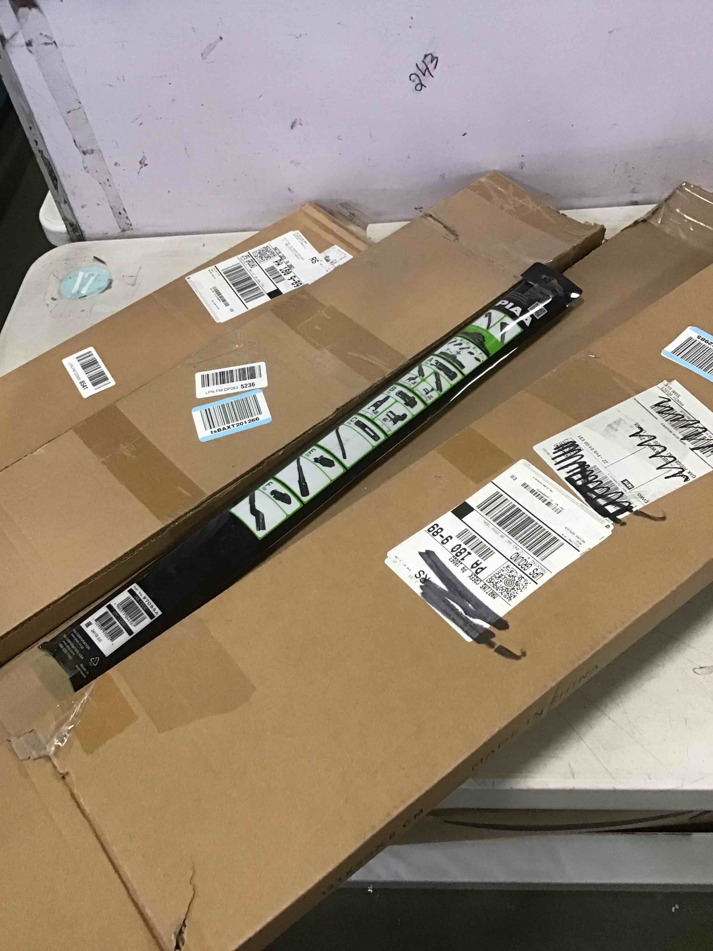 https://s3.amazonaws.com/lotting-images-prod/bidfta/BRN2221798_1741706002834.jpeg