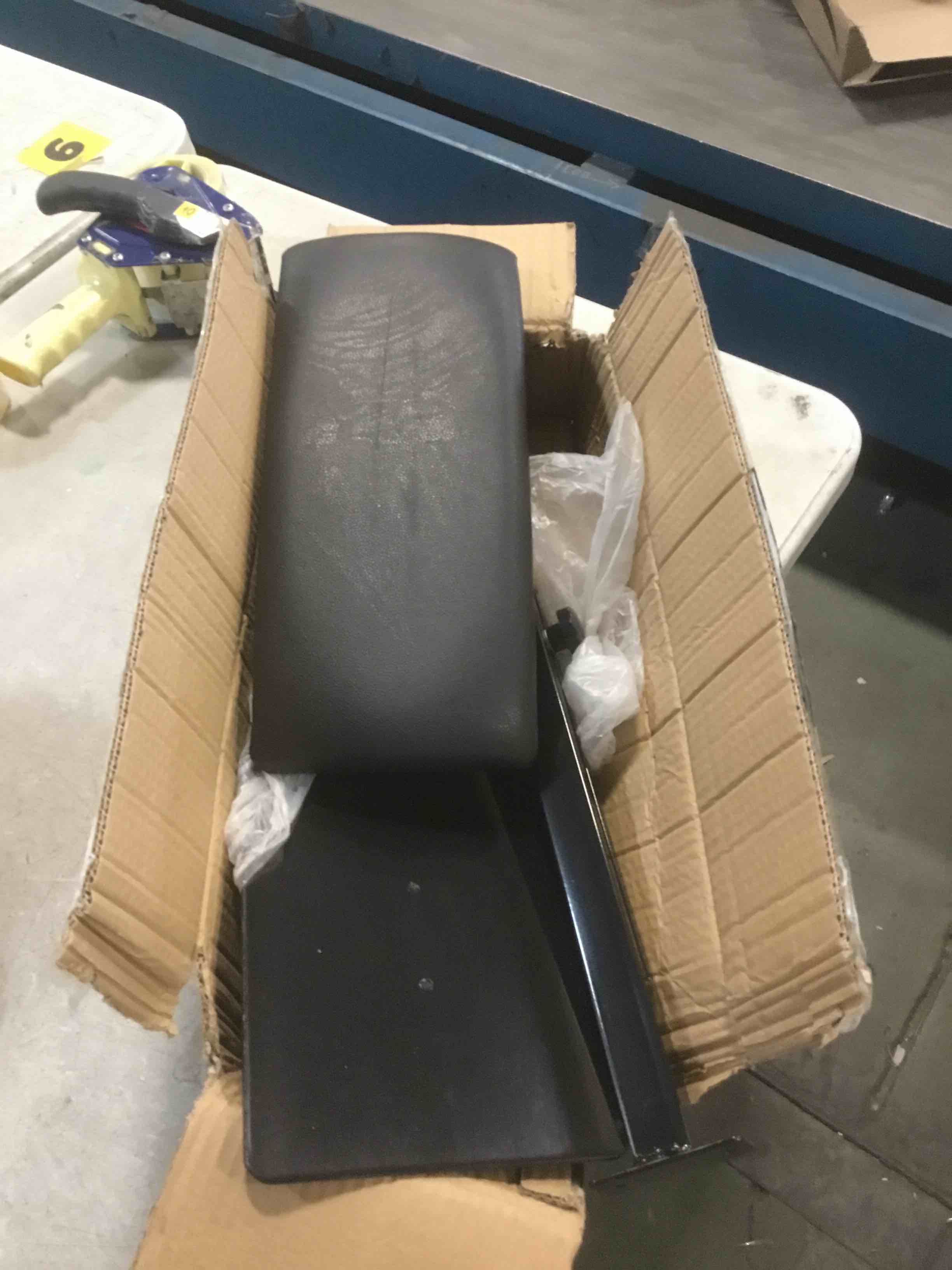 https://s3.amazonaws.com/lotting-images-prod/bidfta/BRN2225326_1740579171826.jpeg