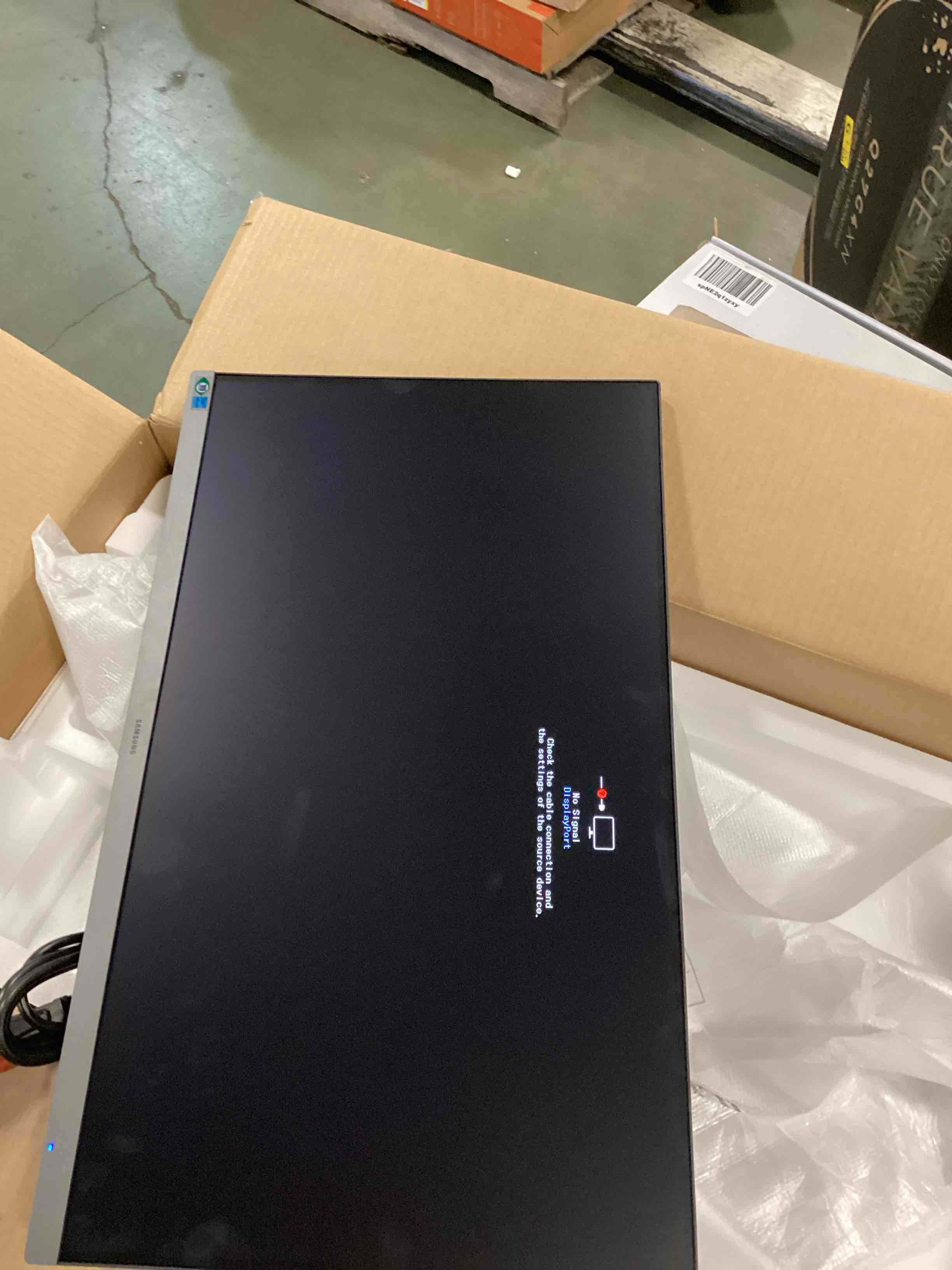 https://s3.amazonaws.com/lotting-images-prod/bidfta/BRN2225796_1740774160142.jpeg