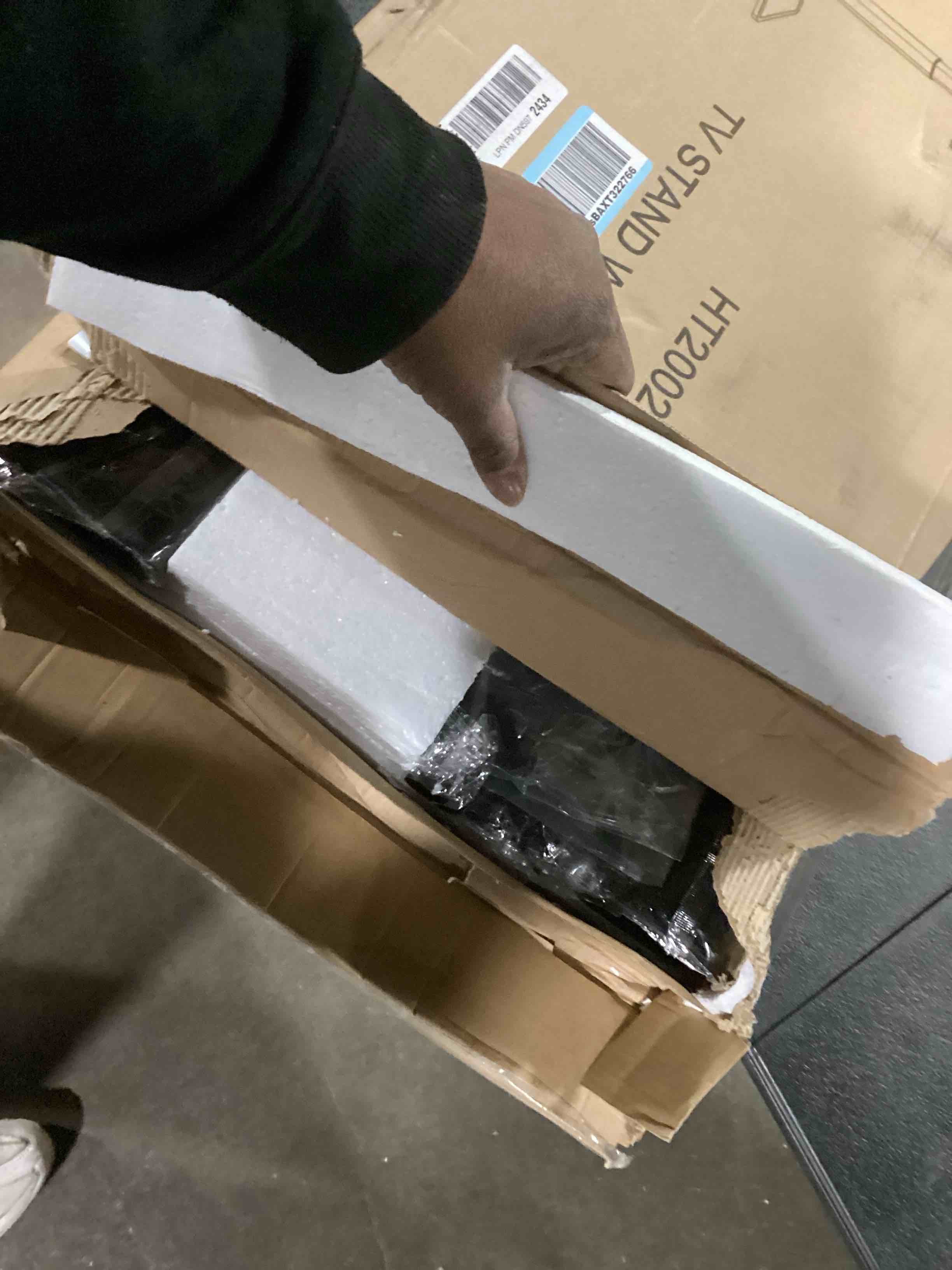https://s3.amazonaws.com/lotting-images-prod/bidfta/BRN2227040_1737993078352.jpeg