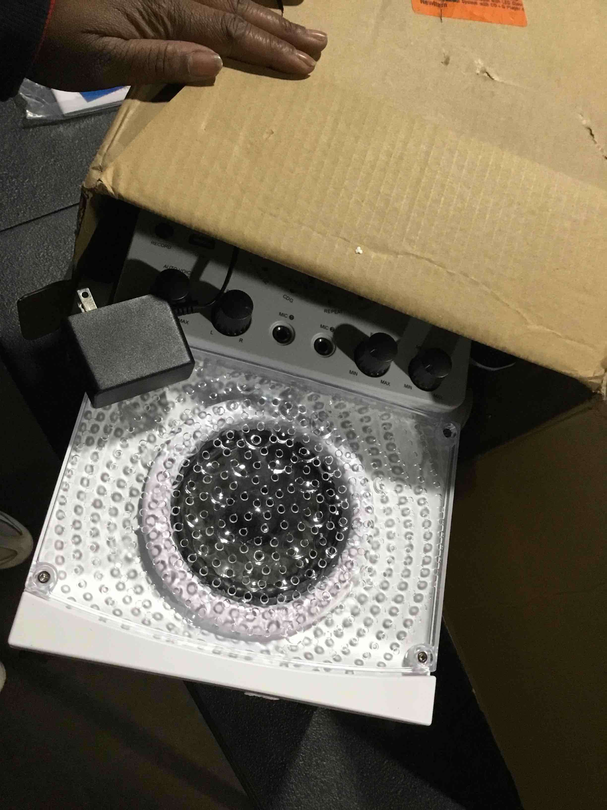 https://s3.amazonaws.com/lotting-images-prod/bidfta/BRN2227182_1738088386716.jpeg