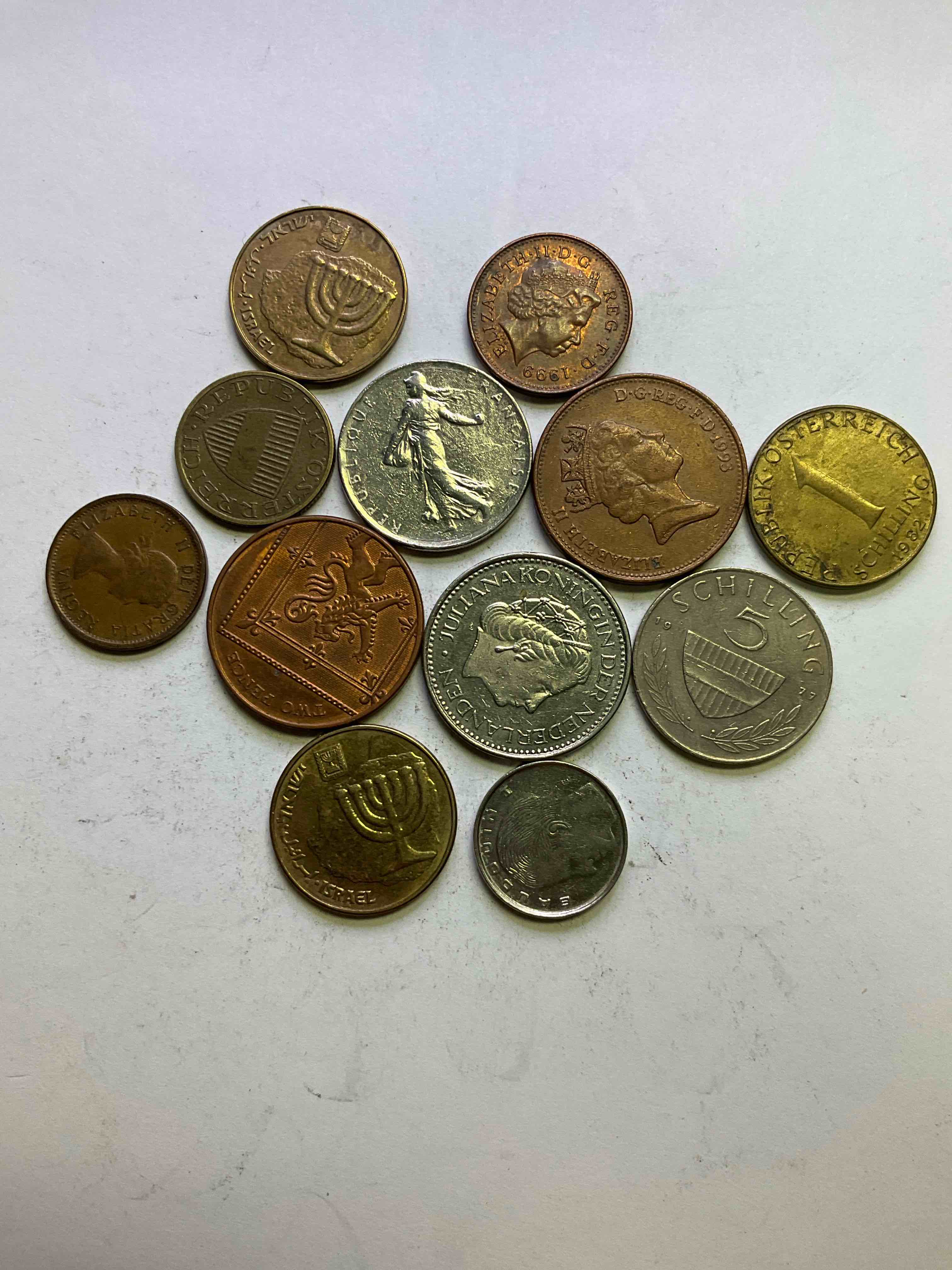 World Coins, Antique & Vintage! Each Lot Is Unique! Many Different Years, Countries, Sizes & Exotic Places. This Cool Collection Of Antique Coins From Around The World Is Loads Of Fun! Have Fun Identifying Each Coin & Country As A Great Educational Tool! A Great Investment Too!