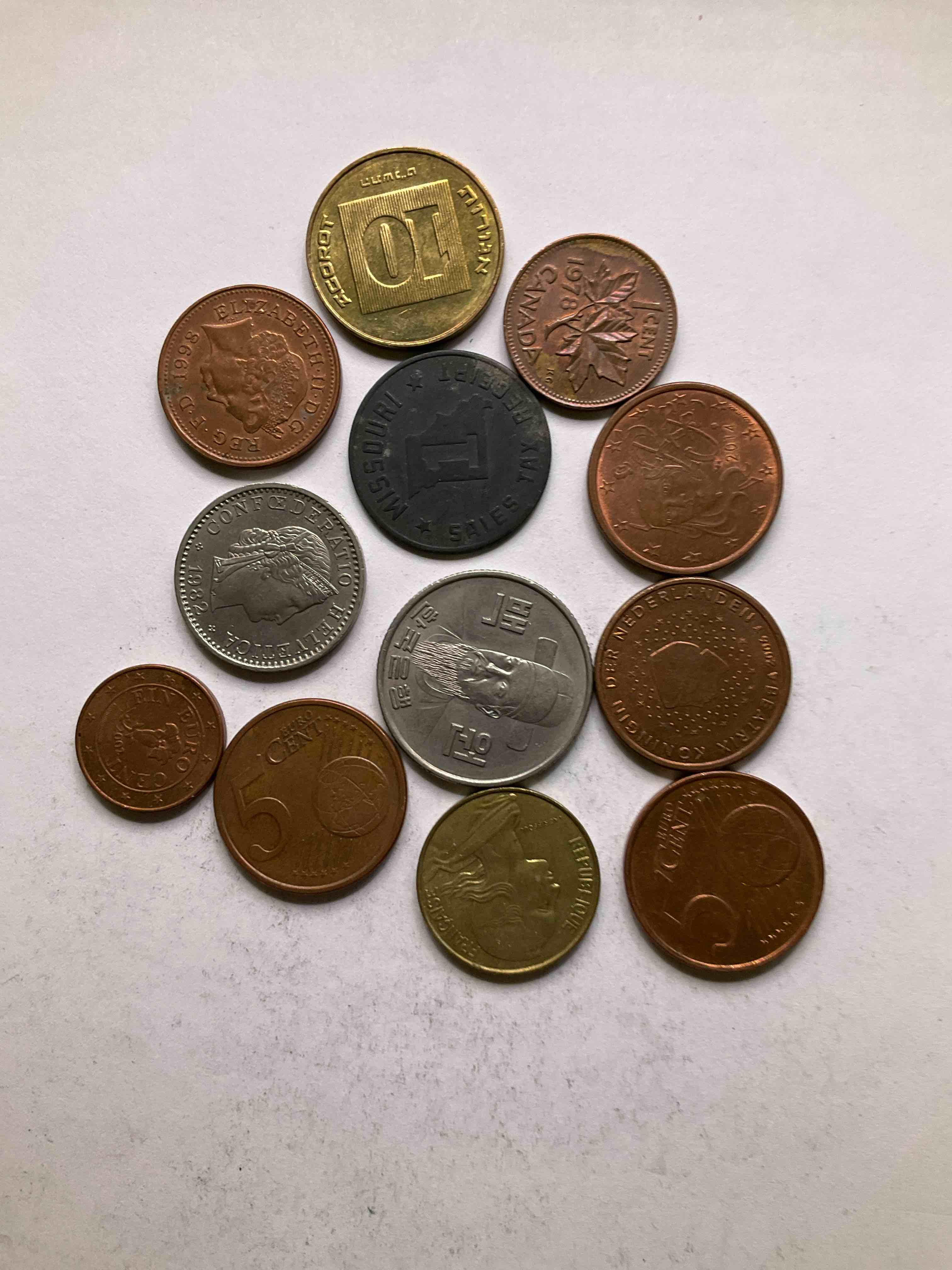 World Coins, Antique & Vintage! Each Lot Is Unique! Many Different Years, Countries, Sizes & Exotic Places. This Cool Collection Of Antique Coins From Around The World Is Loads Of Fun! Have Fun Identifying Each Coin & Country As A Great Educational Tool! A Great Investment Too!