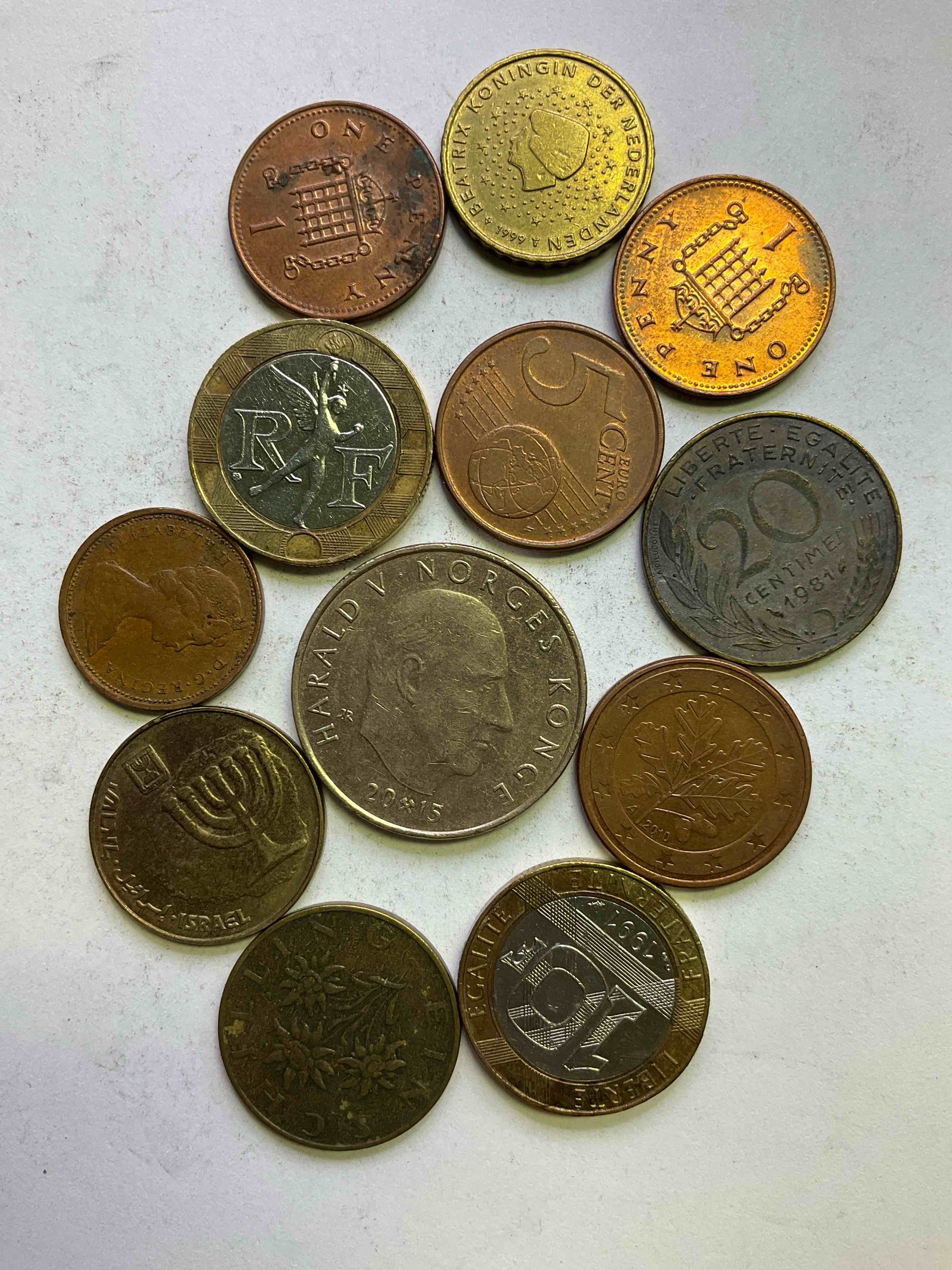 World Coins, Antique & Vintage! Each Lot Is Unique! Many Different Years, Countries, Sizes & Exotic Places. This Cool Collection Of Antique Coins From Around The World Is Loads Of Fun! Have Fun Identifying Each Coin & Country As A Great Educational Tool! A Great Investment Too!