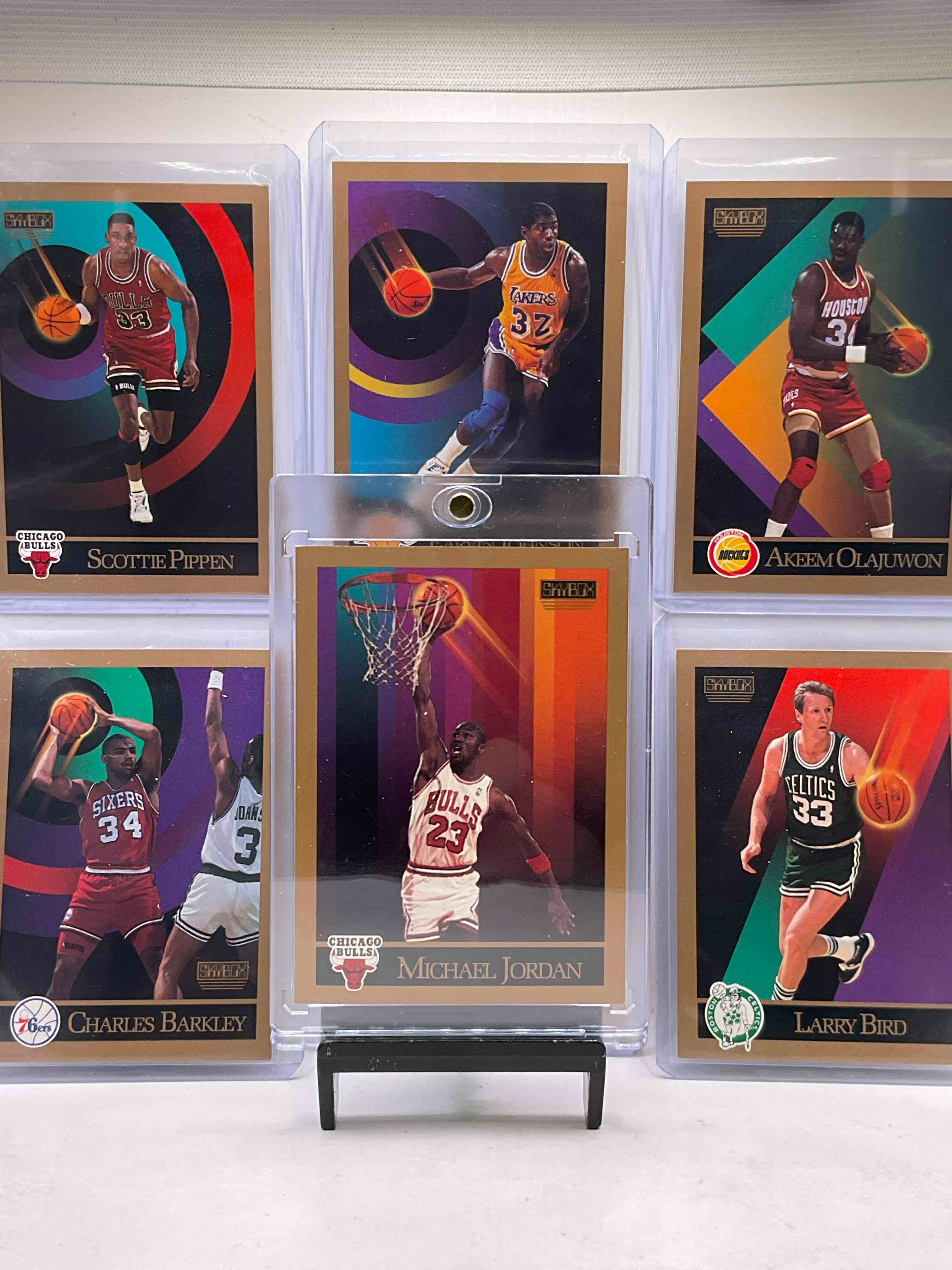 Michael Jordan! 1990 Skybox 50 Card Basketball! The BEST Cards From The Year! Michael Jordan, Scottie Pippen, Magic Johnson, Larry Bird, Dominique Wilkins, David Robinson, Charles Barkley, Hakeem Olajuwon, Karl Malone, Clyde Drexler & More! All Stars, Hall Of Famers, Champions & More, The Perfect Mix Of Miscellaneous ‘90 NBA Variety! 
