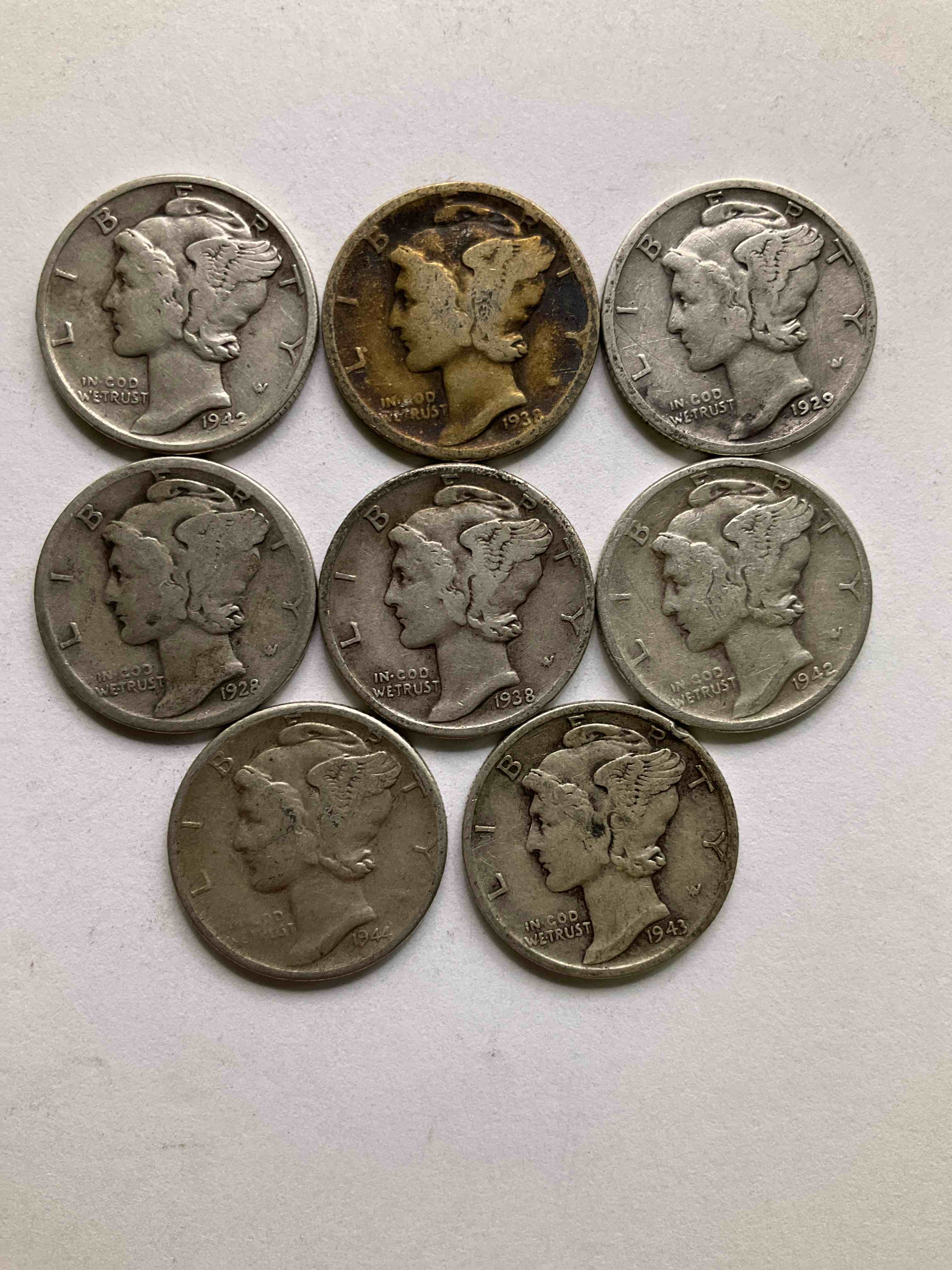 Antique U.S. Pure Fine Silver Mercury Dimes! Silver Mercury Dimes Were Minted From 1916-1945 & Have Become Serious Collector Items! Check Out These Awesome Examples, All In Nice, Circulated Condition With Visible Dates & Varying Years! Rare To Have Visible Dates! Makes For A Great Investment In Precious Metals, Mercury Dimes Are 90% Pure Fine Silver! They Don't Make Em' Like This Anymore!