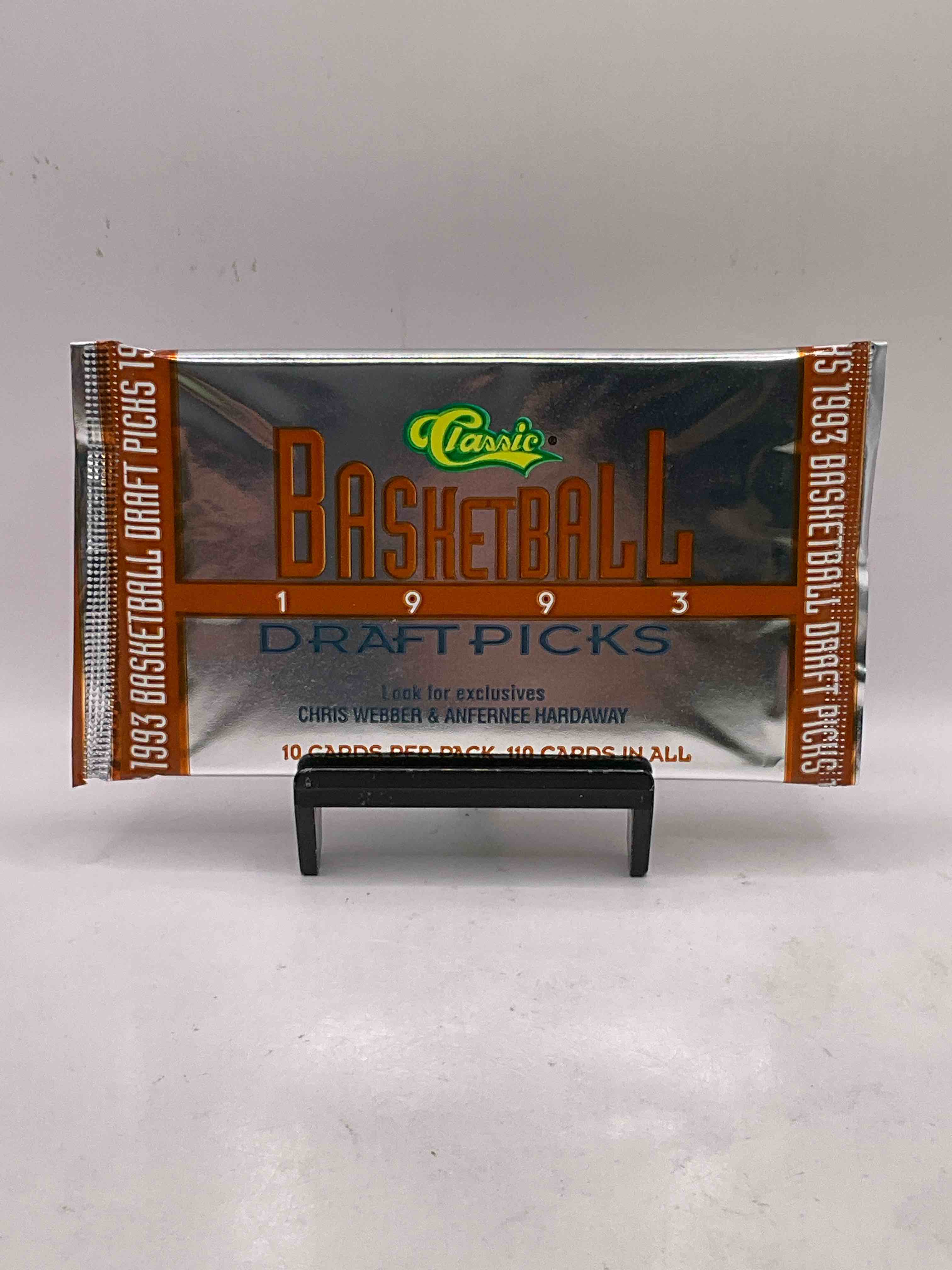 1993 Classic Draft Picks Unopened Basketball Packs! Search For Chris Webber & Anfernee Hardaway Rookies, Along With Other Big Names From The Year! Look For Exclusive Illustrated Cards & Numbered Cards Too!