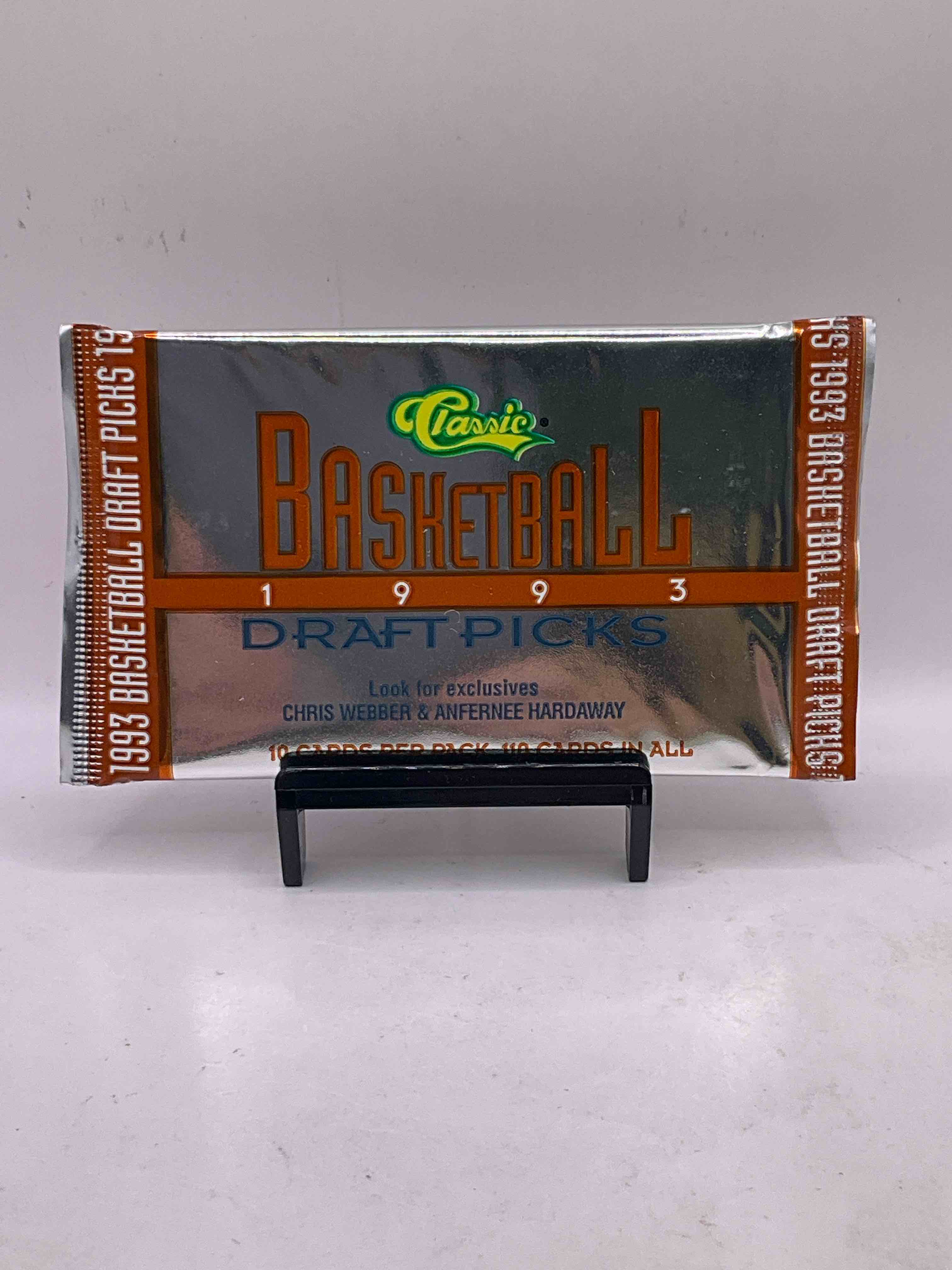 1993 Classic Draft Picks Unopened Basketball Packs! Search For Chris Webber & Anfernee Hardaway Rookies, Along With Other Big Names From The Year! Look For Exclusive Illustrated Cards & Numbered Cards Too!