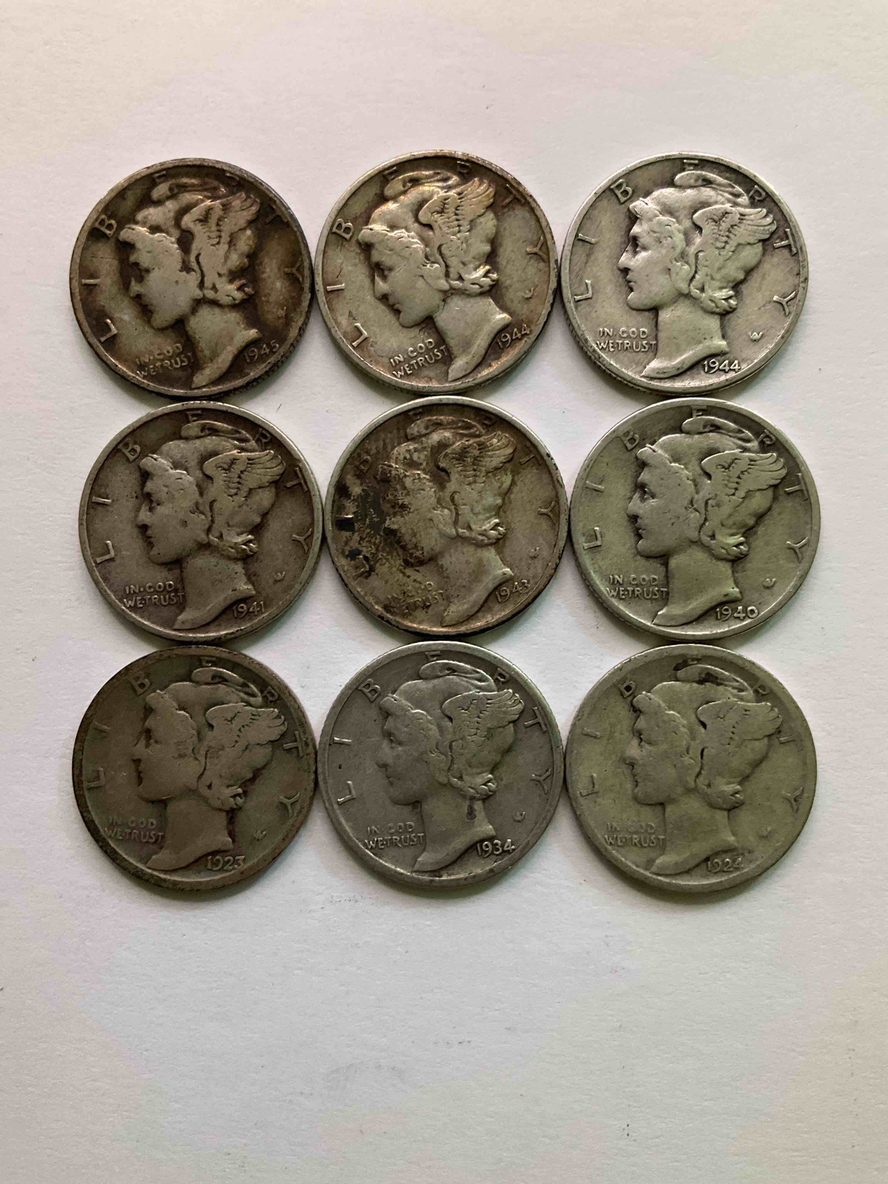 Antique U.S. Pure Fine Silver Mercury Dimes! Silver Mercury Dimes Were Minted From 1916-1945 & Have Become Serious Collector Items! Check Out These Awesome Examples, All In Nice, Circulated Condition With Visible Dates & Varying Years! Rare To Have Visible Dates! Makes For A Great Investment In Precious Metals, Mercury Dimes Are 90% Pure Fine Silver! They Don't Make Em' Like This Anymore!