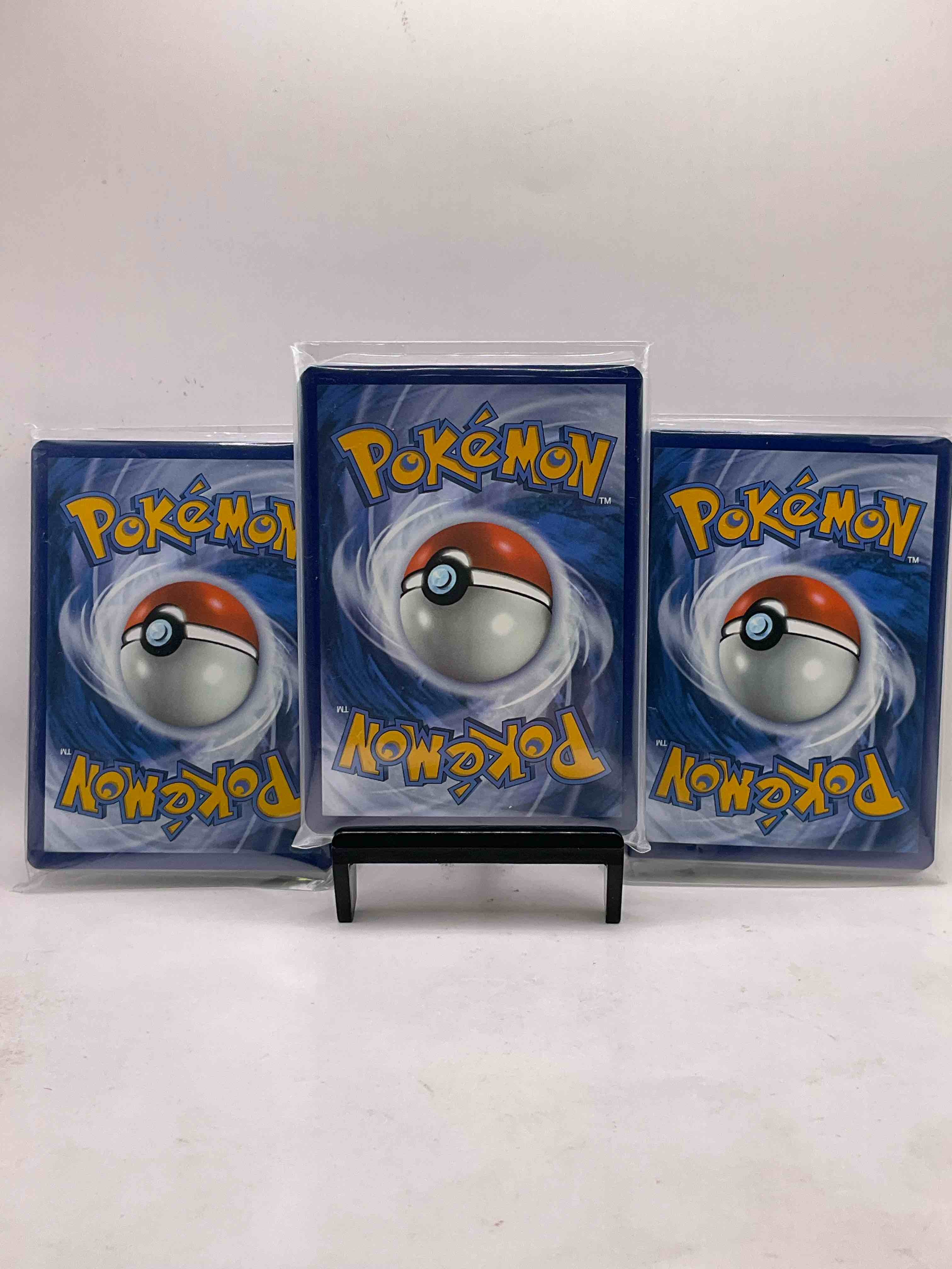 Pokémon Card Grab Bags! Up For Auction Are 20 Card Pokémon Grab Bags, 15 Cards Plus 5 Holos In Each Pack, Look For Prizes / Vintage! A Great Way To Enter The Pokémon Card Collector Craze!