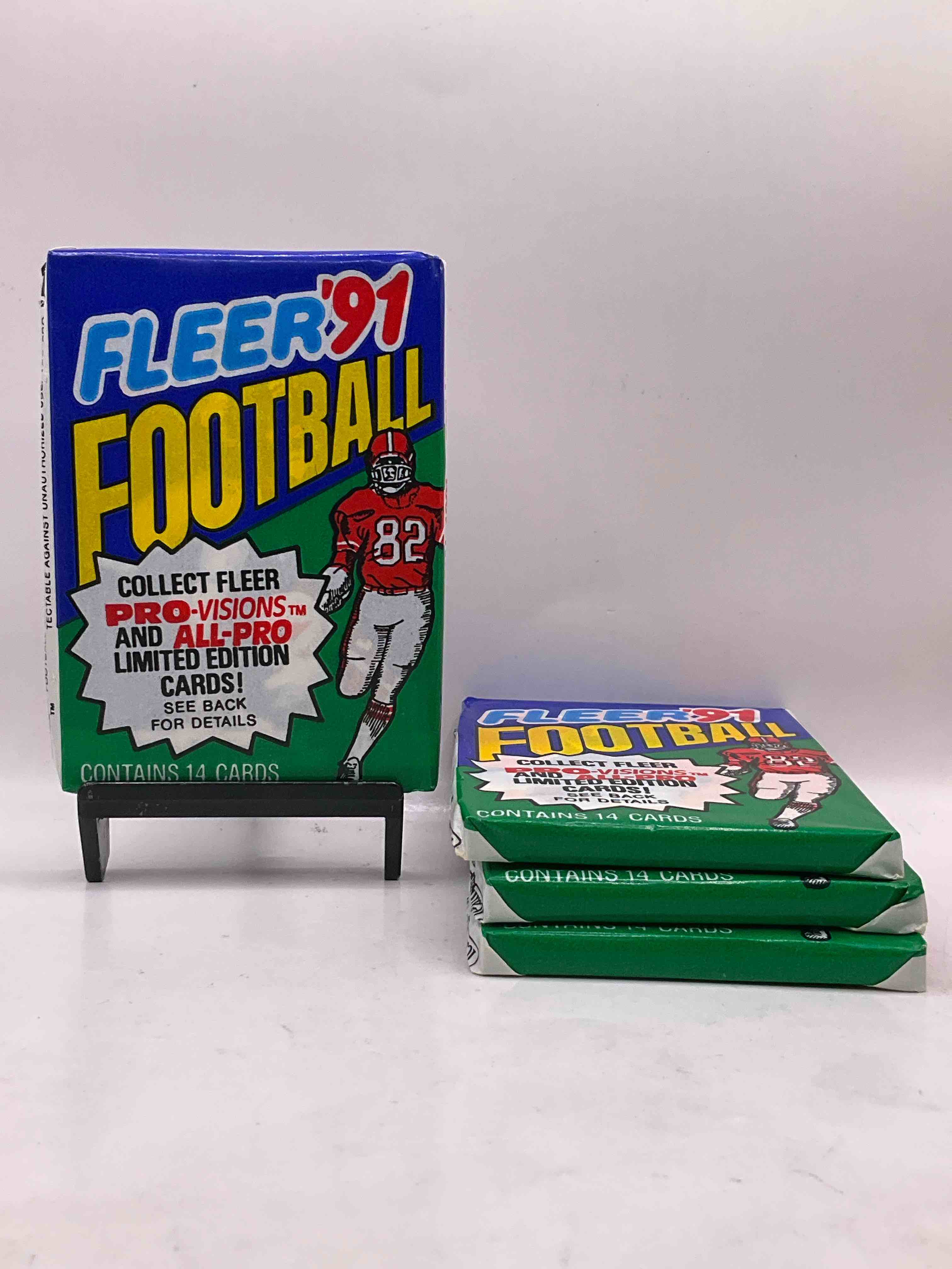 1991 Fleer Football Unopened Card Pack! Search For Valuable Joe Montana & Jerry Rice Cards! Crazy Packs From The Early 90’s!
