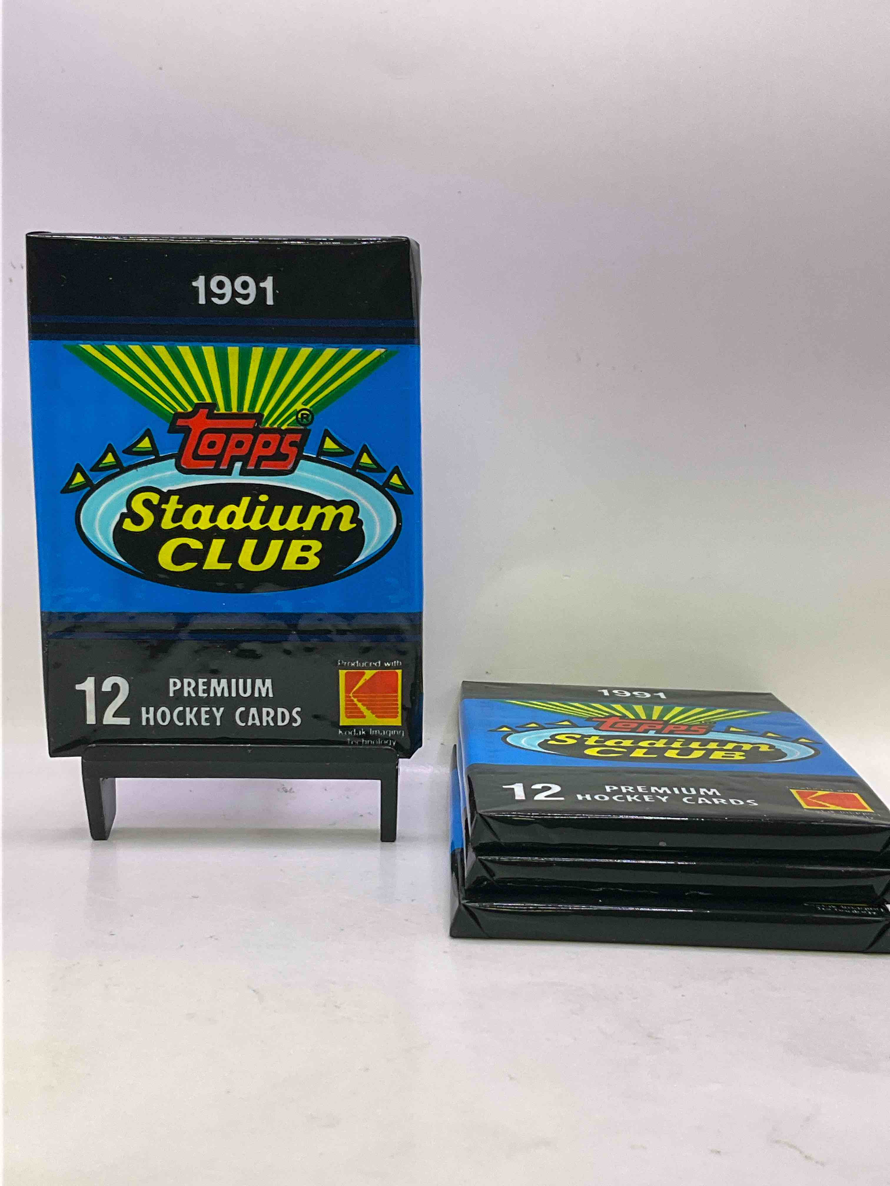 1991 Hockey! 1991 Topps Stadium Club Hockey Unopened Packs! 12 Premium Hockey Cards In A Pack! Search For Legends & Stars From Jaromir Jagr, Sergei Fedorov, Mike Modano & More! Insane Hockey Packs!