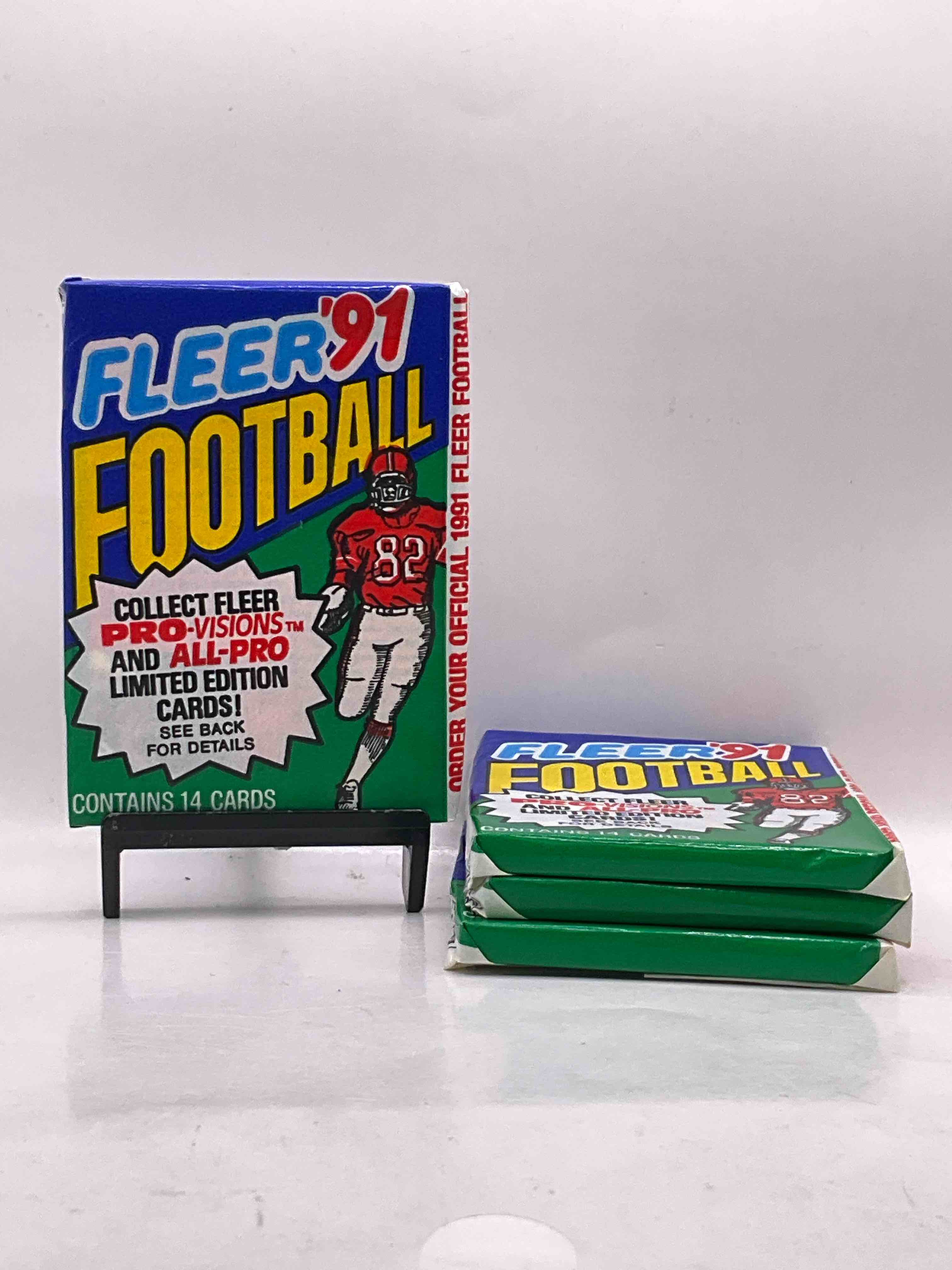 1991 Fleer Football Unopened Card Pack! Search For Valuable Joe Montana & Jerry Rice Cards! Crazy Packs From The Early 90’s!