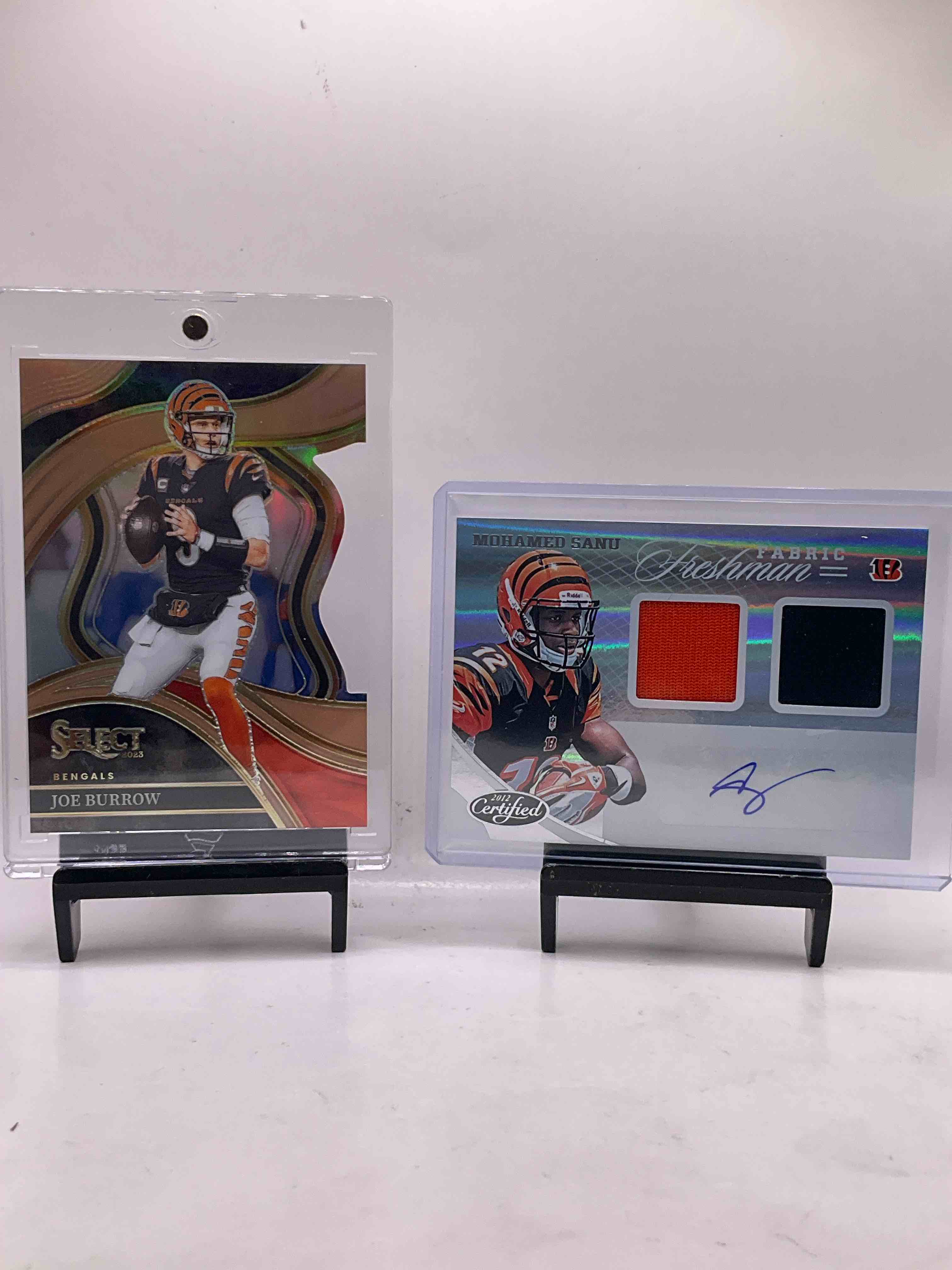 Joe Burrow Select /299 Die Cut Card, Mohamed Sanu Fabric Freshman /499 Signature Card Event Worn Jersey Card, Ja’marr Chase Clutch Illusions Card, Tee Higgins Pink Mosaic Card & More! Modern & Vintage Bengals Lot!