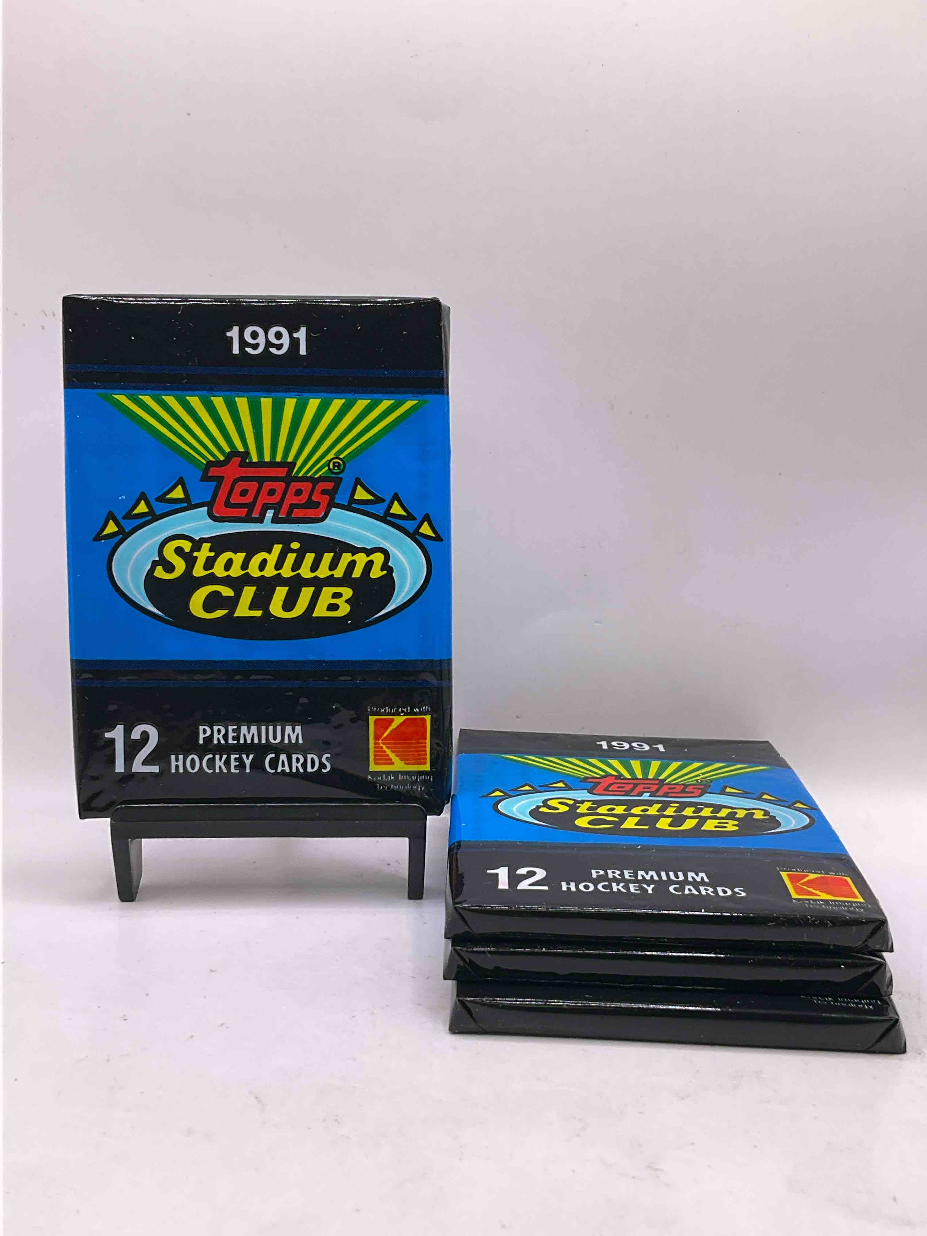 1991 Hockey! 1991 Topps Stadium Club Hockey Unopened Packs! 12 Premium Hockey Cards In A Pack! Search For Legends & Stars From Jaromir Jagr, Sergei Fedorov, Mike Modano & More! Insane Hockey Packs!