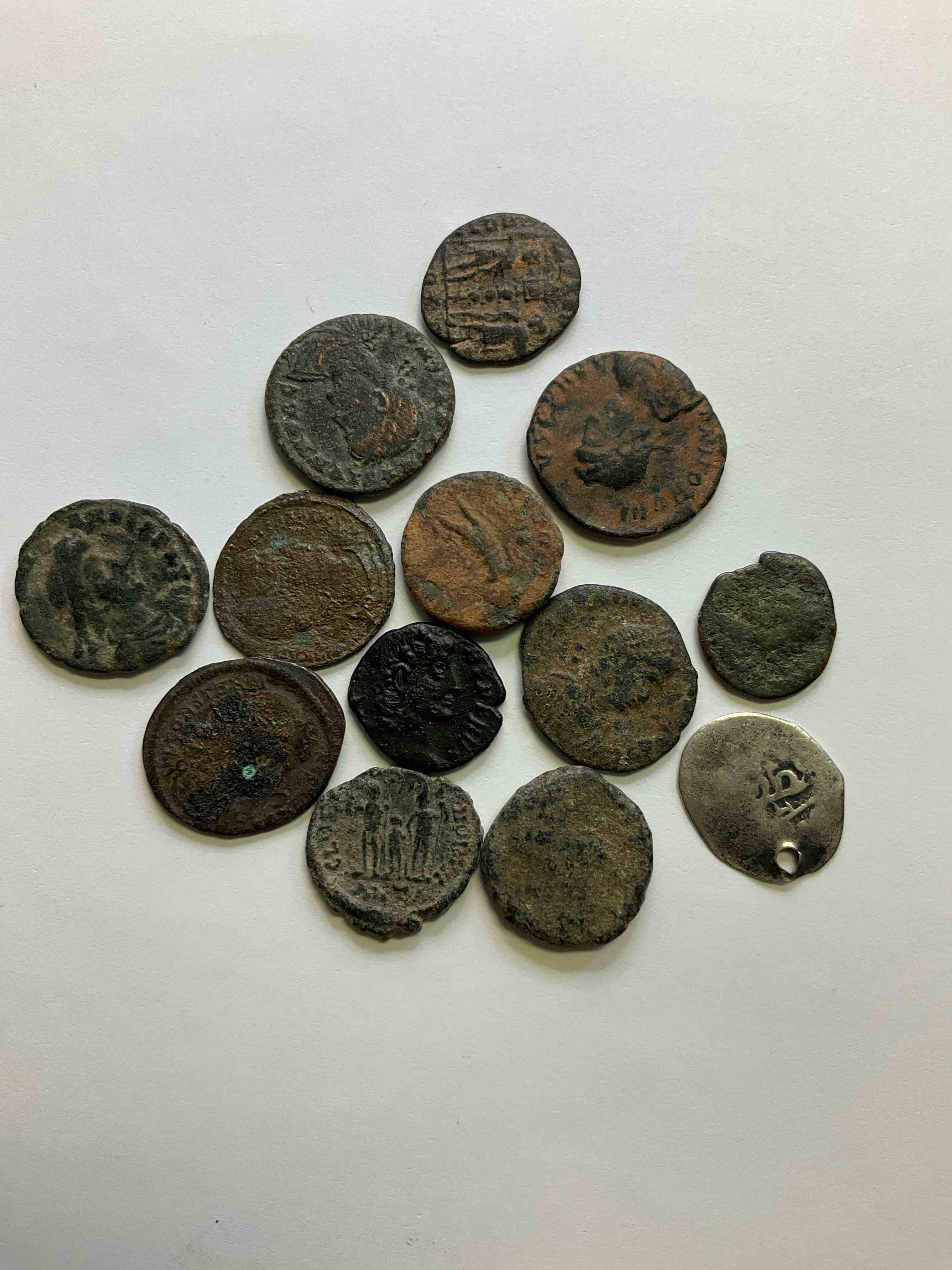 Ancient Roman Coins! 1,600-1700 YEARS OLD Approximately! Check Out These Amazing Authentic Pieces Of History, Ancient Roman Bronze Coins From The Approx 300 to 400 A.D Era... Serious Pieces Of History & Serious Colléctor Items! Own Authentic Pieces Of Ancient History!