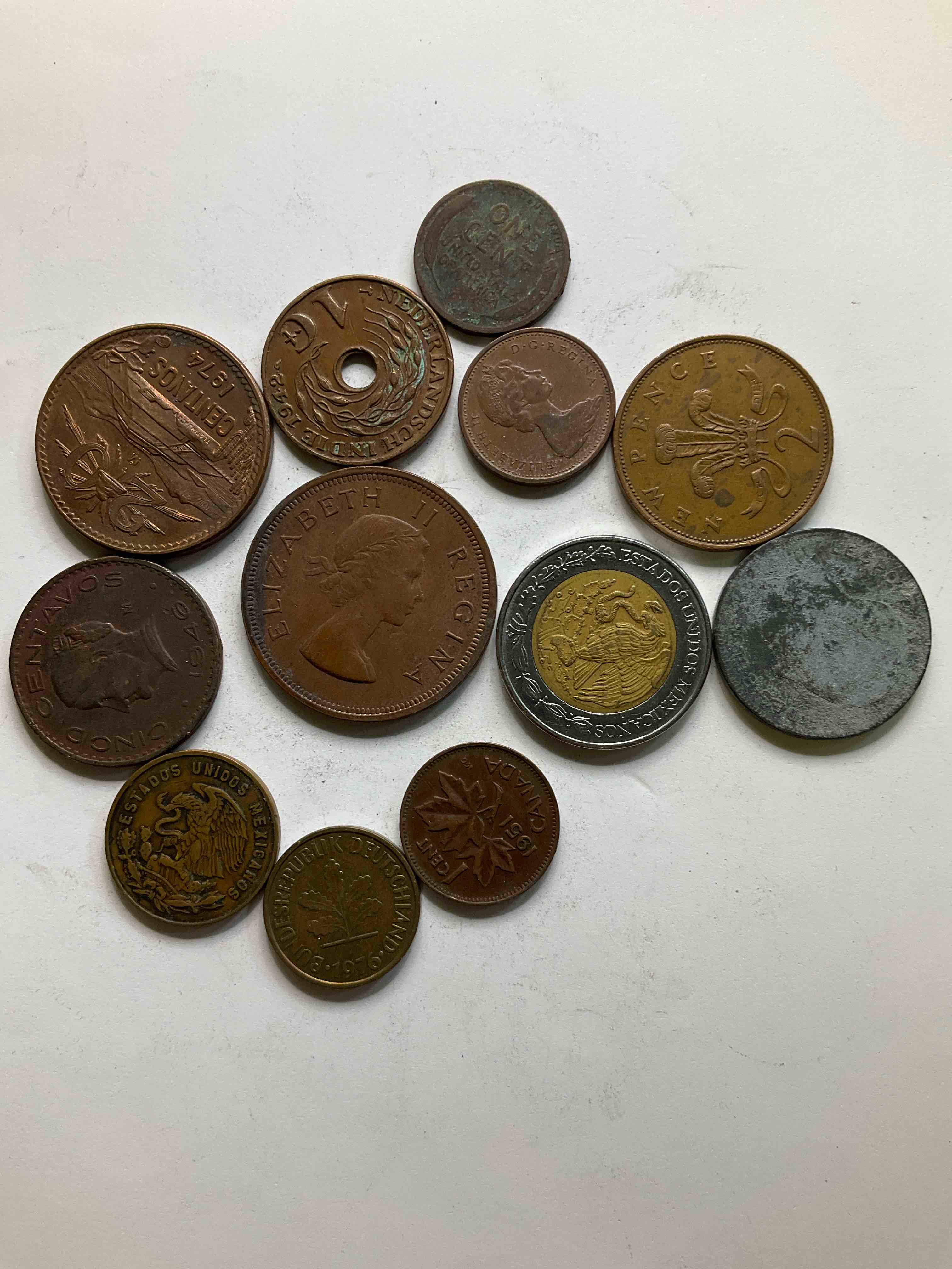 World Coins, Antique & Vintage! Each Lot Is Unique! Many Different Years, Countries, Sizes & Exotic Places. This Cool Collection Of Antique Coins From Around The World Is Loads Of Fun! Have Fun Identifying Each Coin & Country As A Great Educational Tool! A Great Investment Too!
