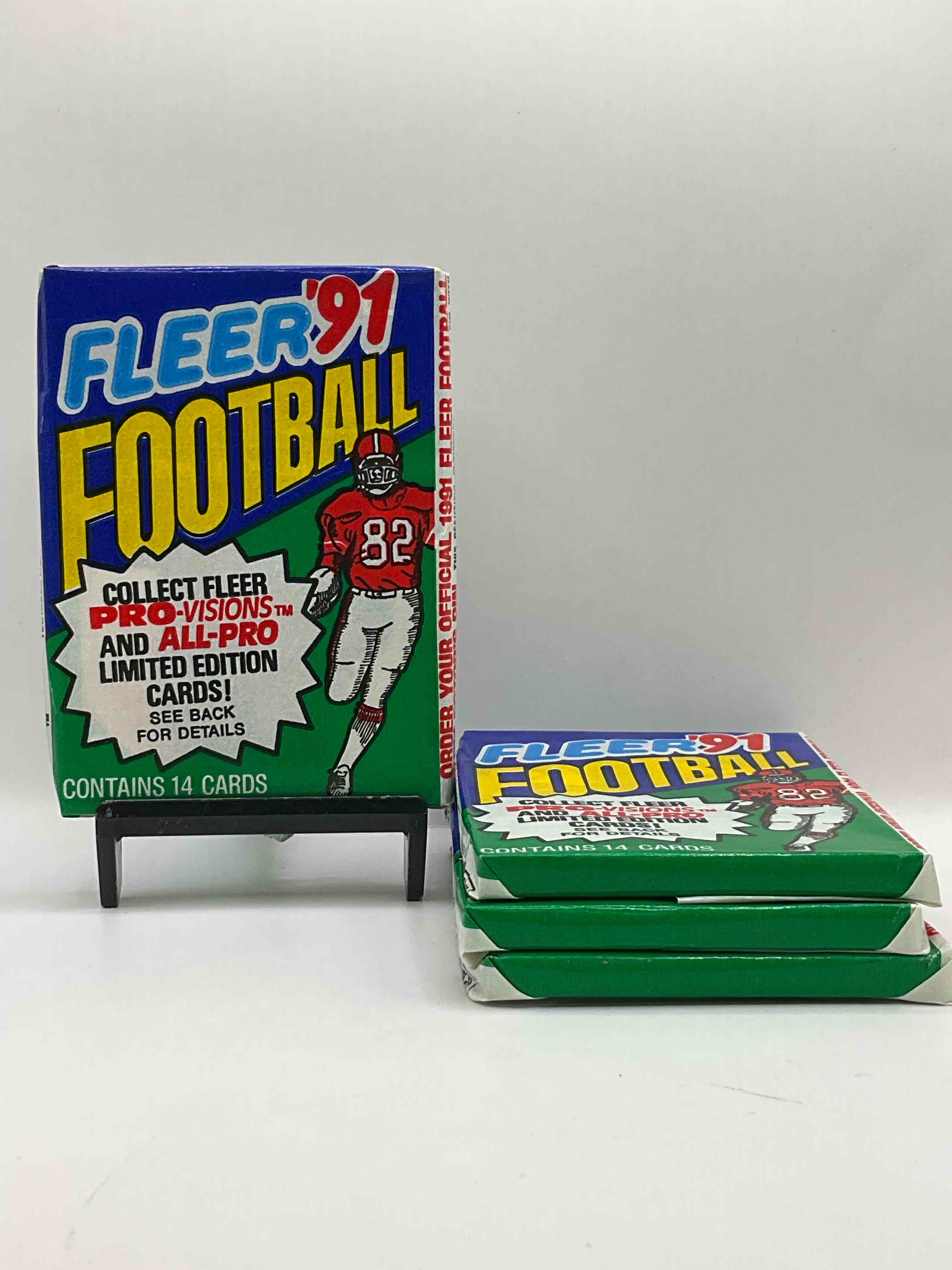 1991 Fleer Football Unopened Card Pack! Search For Valuable Joe Montana & Jerry Rice Cards! Crazy Packs From The Early 90’s!