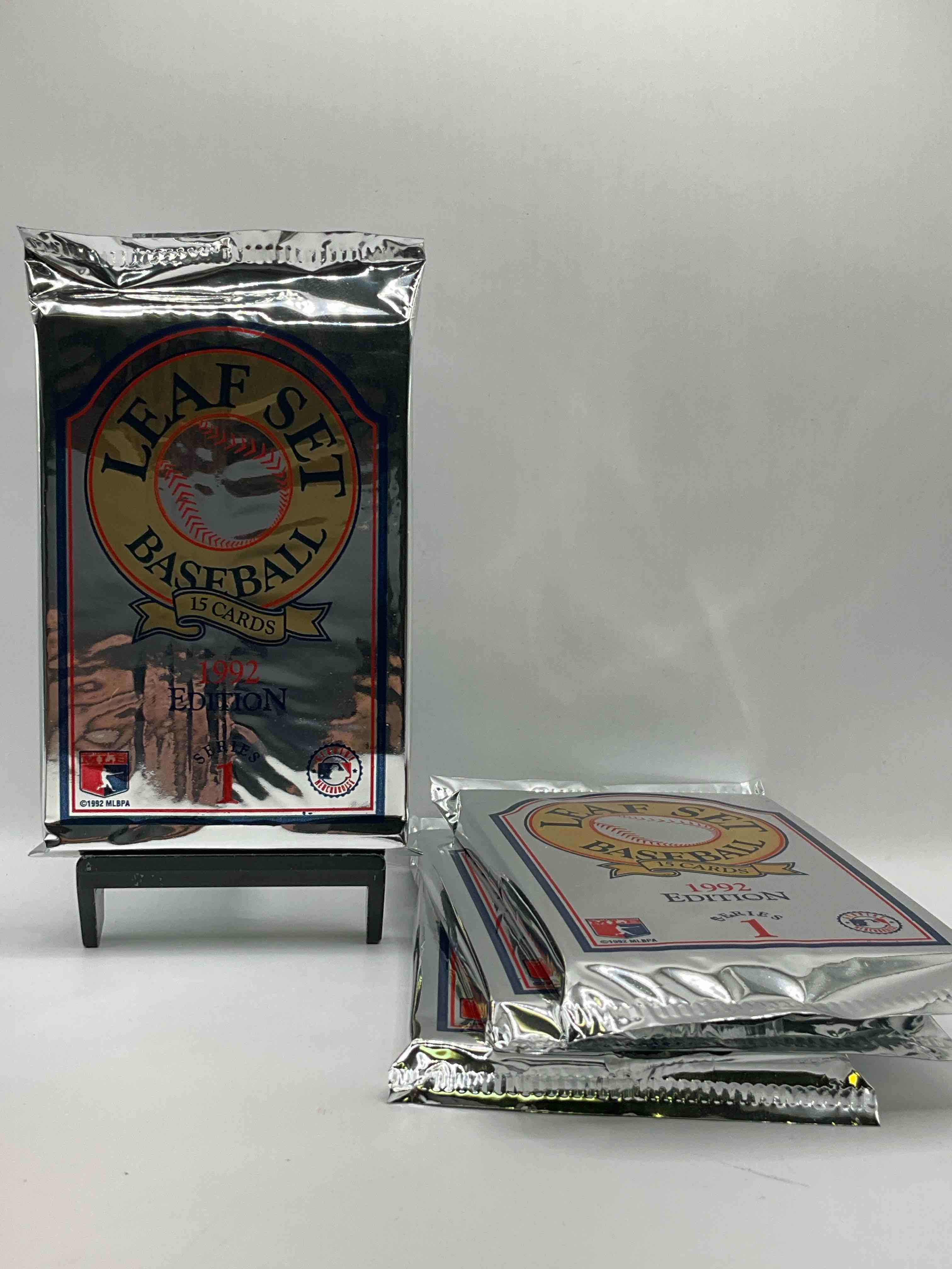 1992 Leaf Baseball Sealed Card Pack, Direct From Original Sealed Retail Case!Search For Jeff Kent Rookie #445 (PSA 10 Value $200), Early Ken Griffey Jr. & So Much More! This Year Sought After By Collectors For Its Gold Leaf Inserts. Hard To Find!
