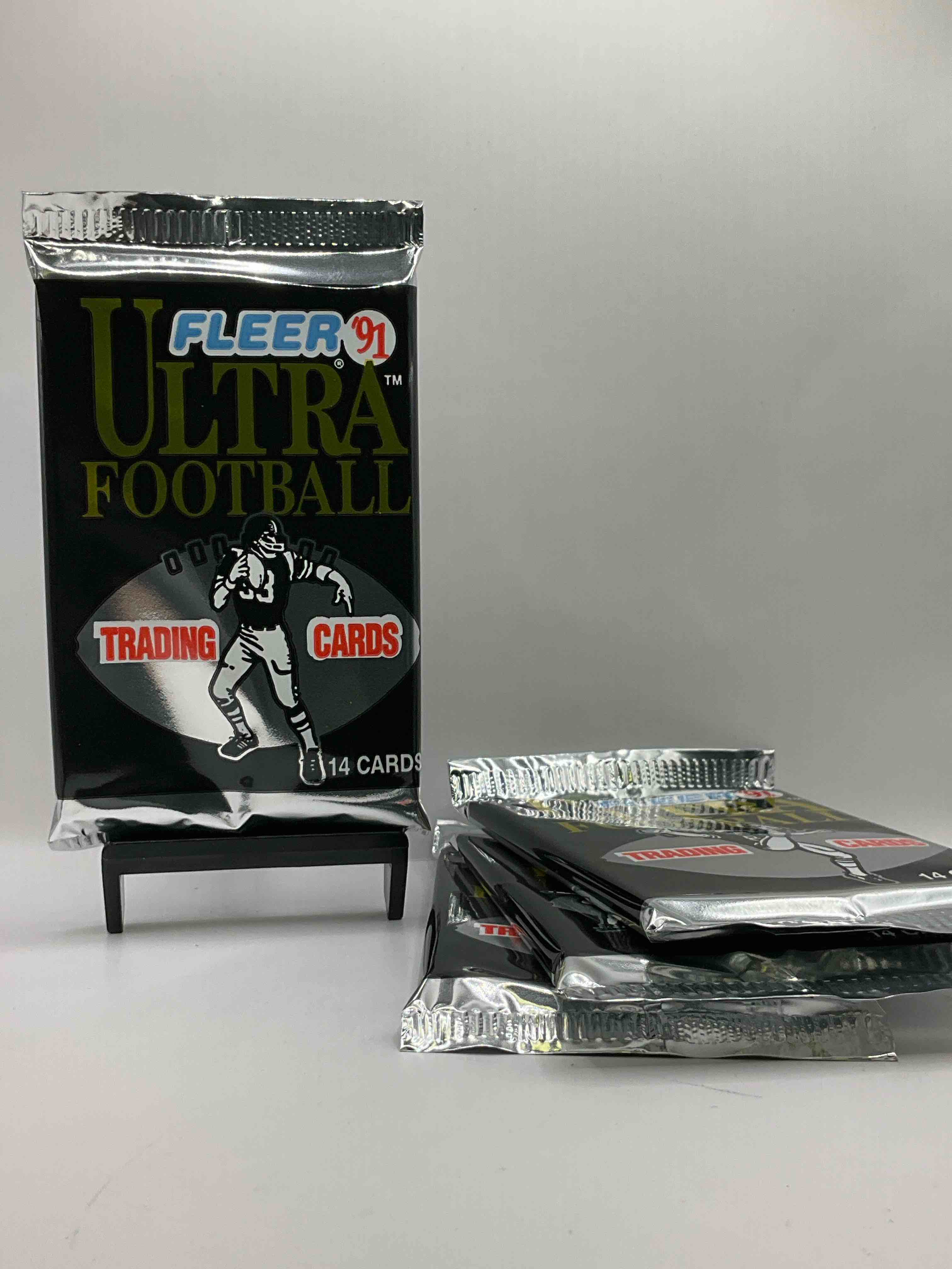 Brett Favre Rookie!? 1991 Fleer ULTRA Unopened Packs Straight From Original Box! Search For Brett Favre Rookie & Other Valuable Cards From Joe Montana Emmitt Smith & Barry Sanders! 