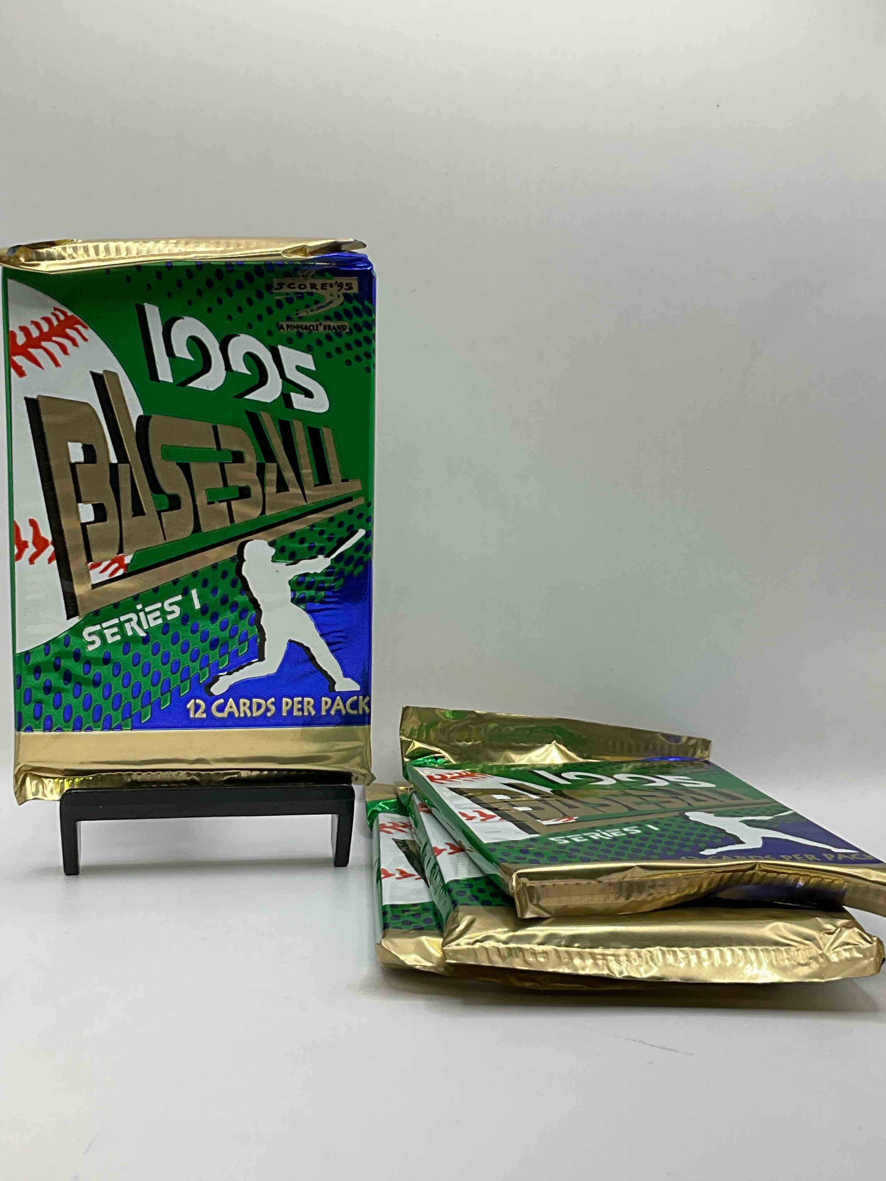 1995 Baseball! Score Pinnacle Unopened 12 Card Baseball Packs! Look For Random Inserts! Hall Of Gold, Dream Team Gold & More! Also Look For 80’s & 90’s Baseball Stars!