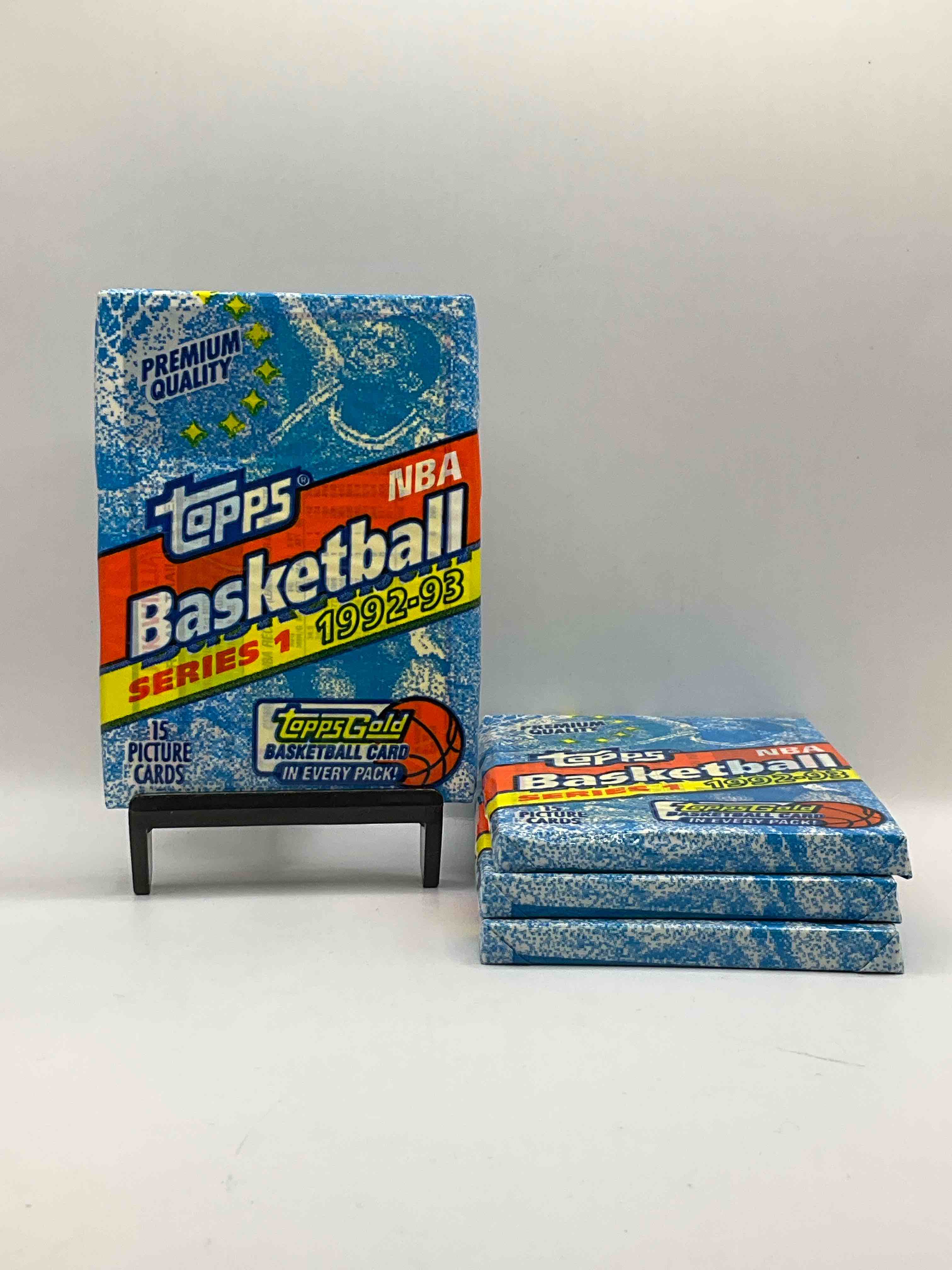 Topps Basketball Gold! Shaq Rookie Year! Possible Michael Jordan! 1992-93 Topps Basketball Packs, Straight From Box! Each Pack Has A Topps Gold Basketball Card, Which Can Be Super Valuable! Search For Shaquille O’Neal Rookie Card, Michael Jordan Cards, Alonzo Mourning Rookie Cards, Jordan 50 Point Club Card & More! Insane Basketball Bonanza!
