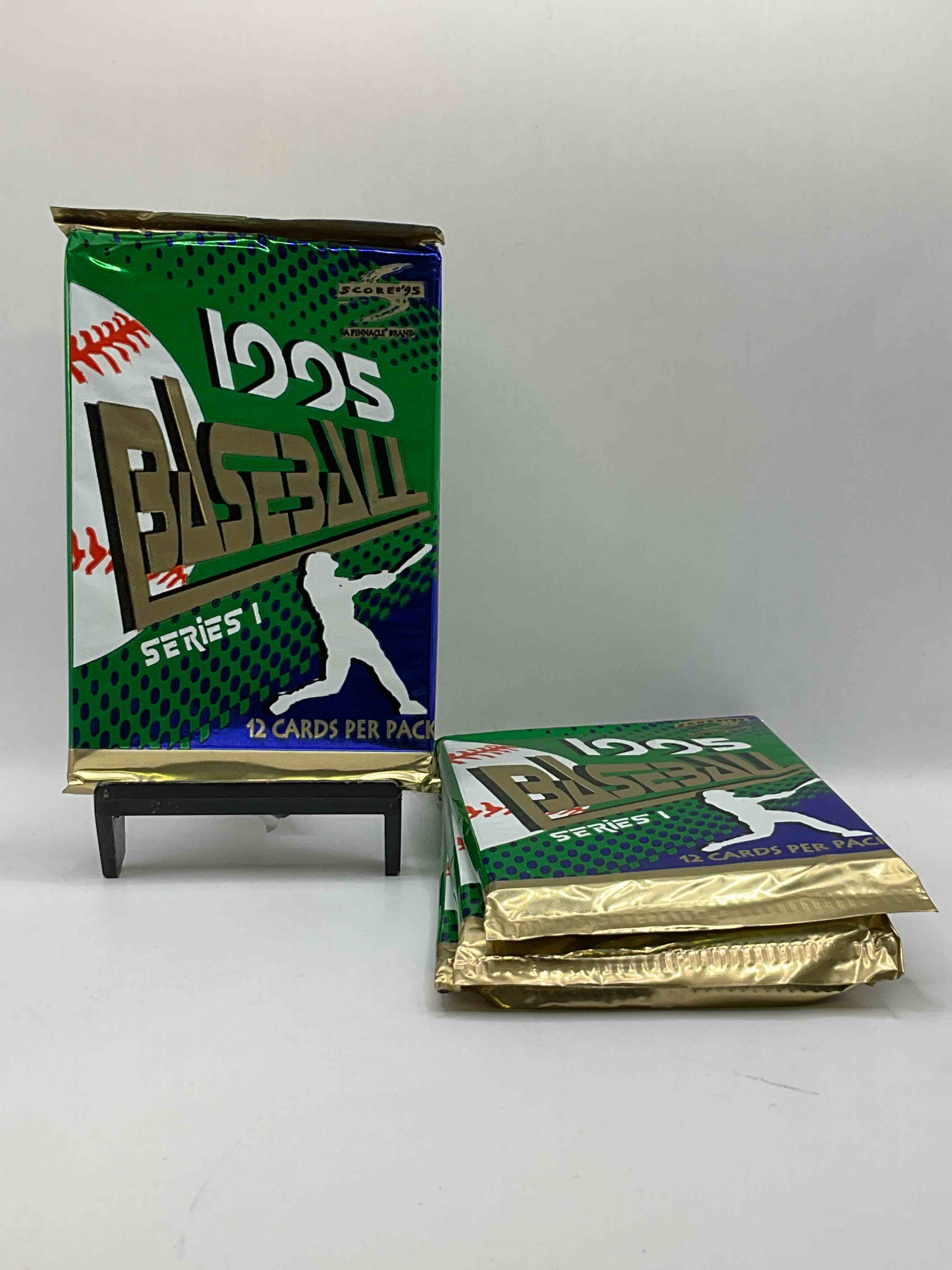 1995 Baseball! Score Pinnacle Unopened 12 Card Baseball Packs! Look For Random Inserts! Hall Of Gold, Dream Team Gold & More! Also Look For 80’s & 90’s Baseball Stars!