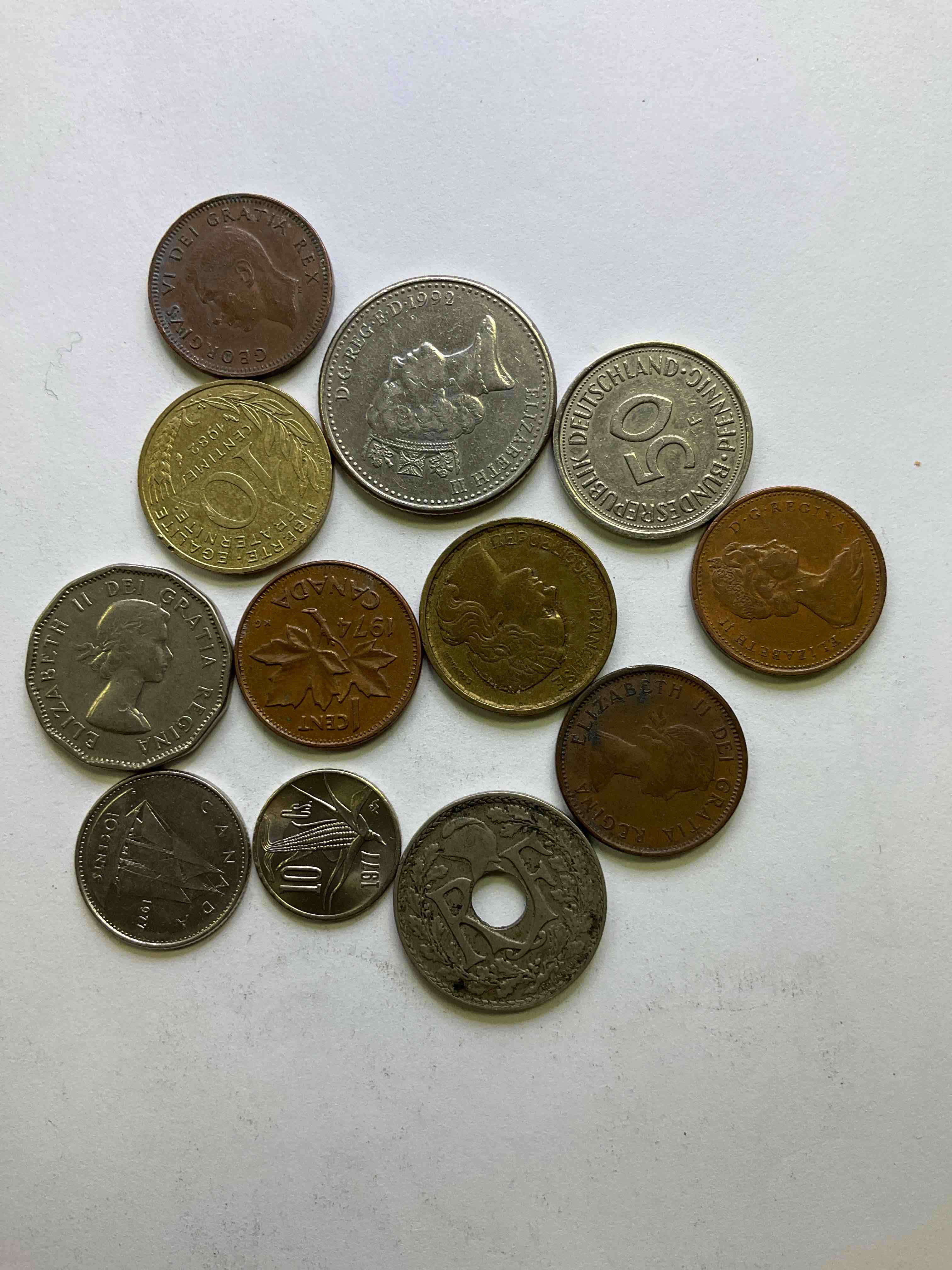 World Coins, Antique & Vintage! Each Lot Is Unique! Many Different Years, Countries, Sizes & Exotic Places. This Cool Collection Of Antique Coins From Around The World Is Loads Of Fun! Have Fun Identifying Each Coin & Country As A Great Educational Tool! A Great Investment Too!