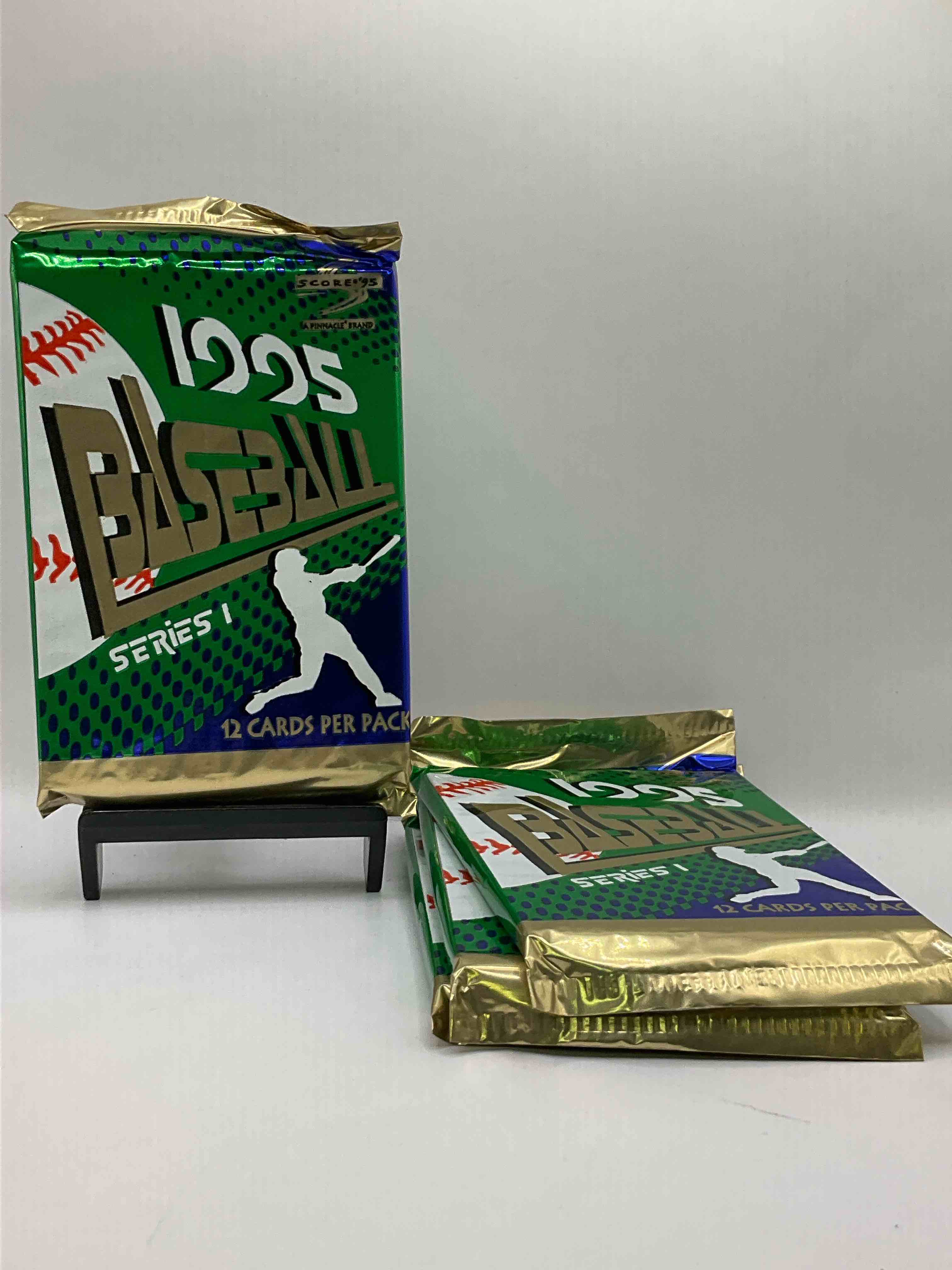 1995 Baseball! Score Pinnacle Unopened 12 Card Baseball Packs! Look For Random Inserts! Hall Of Gold, Dream Team Gold & More! Also Look For 80’s & 90’s Baseball Stars!